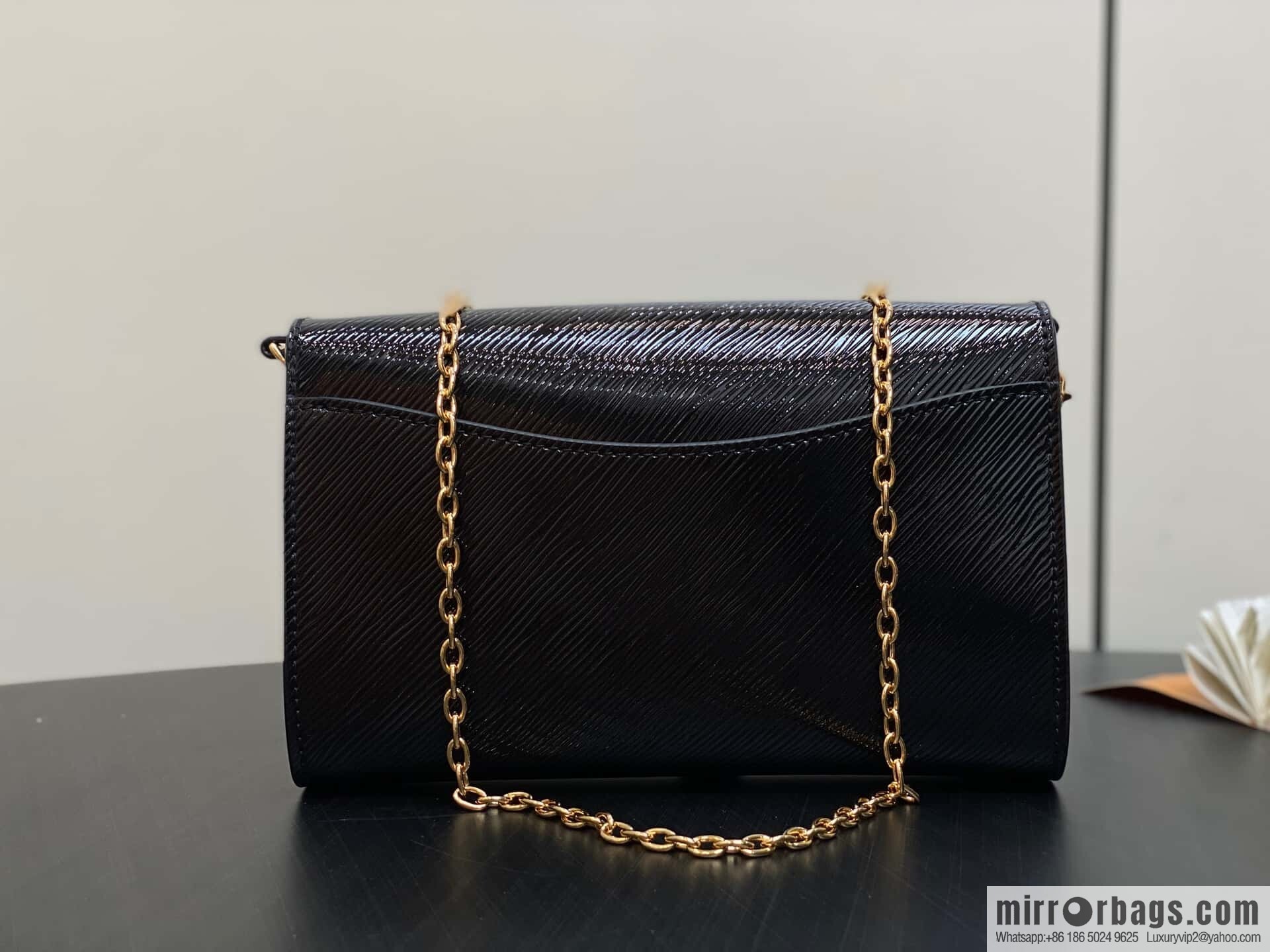 [Original order boutique] M23756 black water ripple, chain bag sbwPochette Louise chain bag (mirror patent leather)