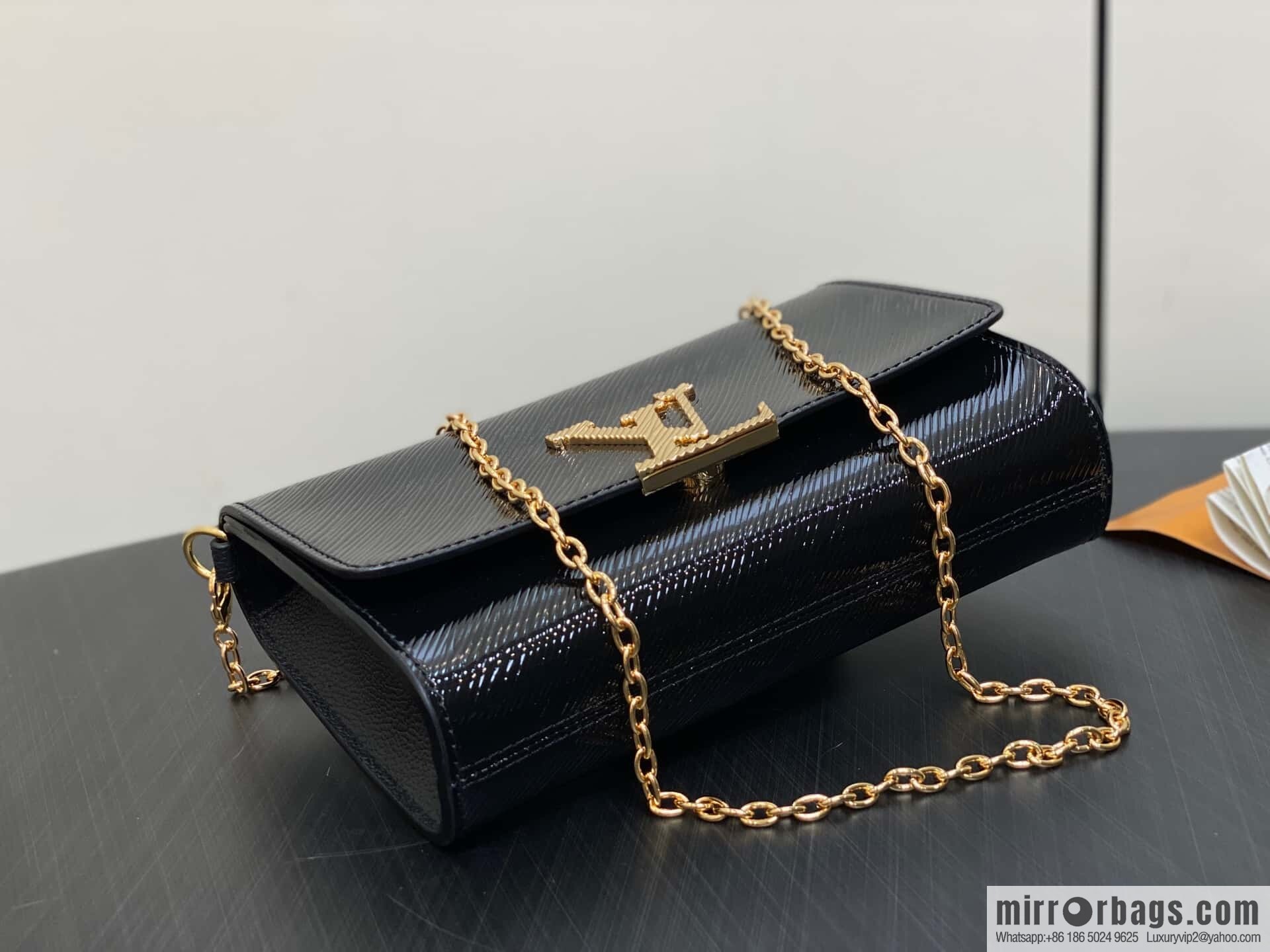 [Original order boutique] M23756 black water ripple, chain bag sbwPochette Louise chain bag (mirror patent leather)