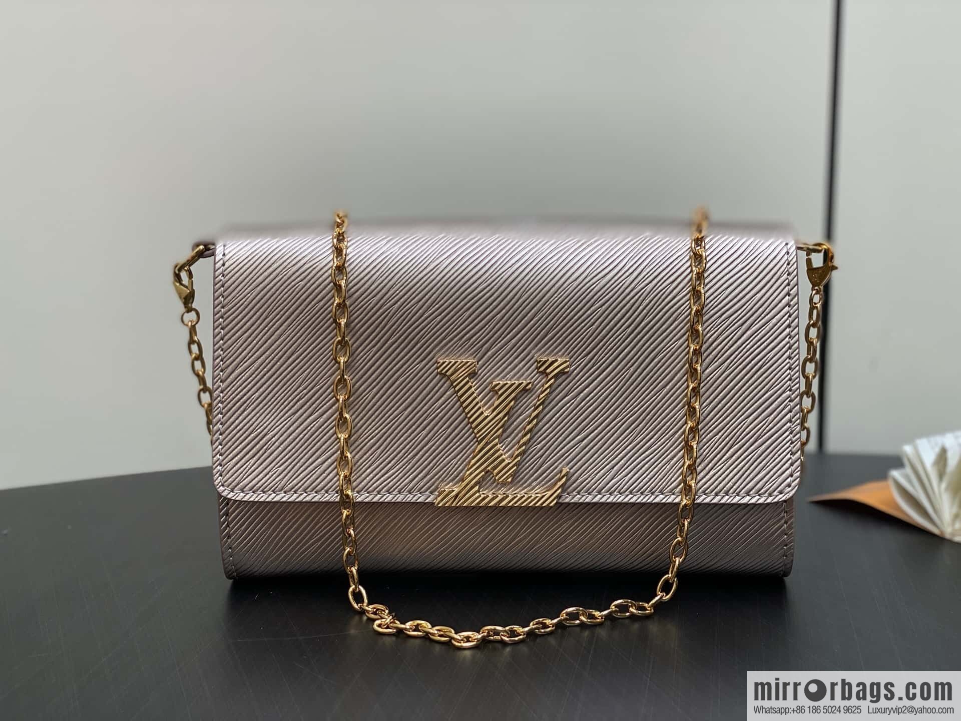 [Original order boutique] M23756 champagne water ripple, chain bag sbwPochette Louise chain bag (mirror patent leather)