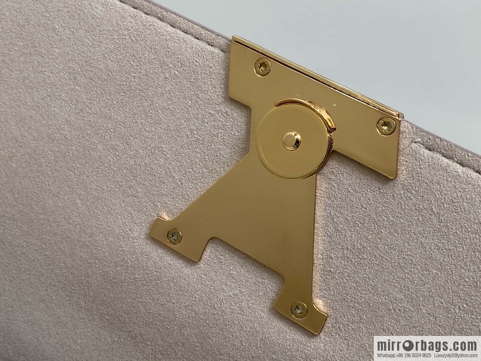 [Original order boutique] M23756 champagne water ripple, chain bag sbwPochette Louise chain bag (mirror patent leather)