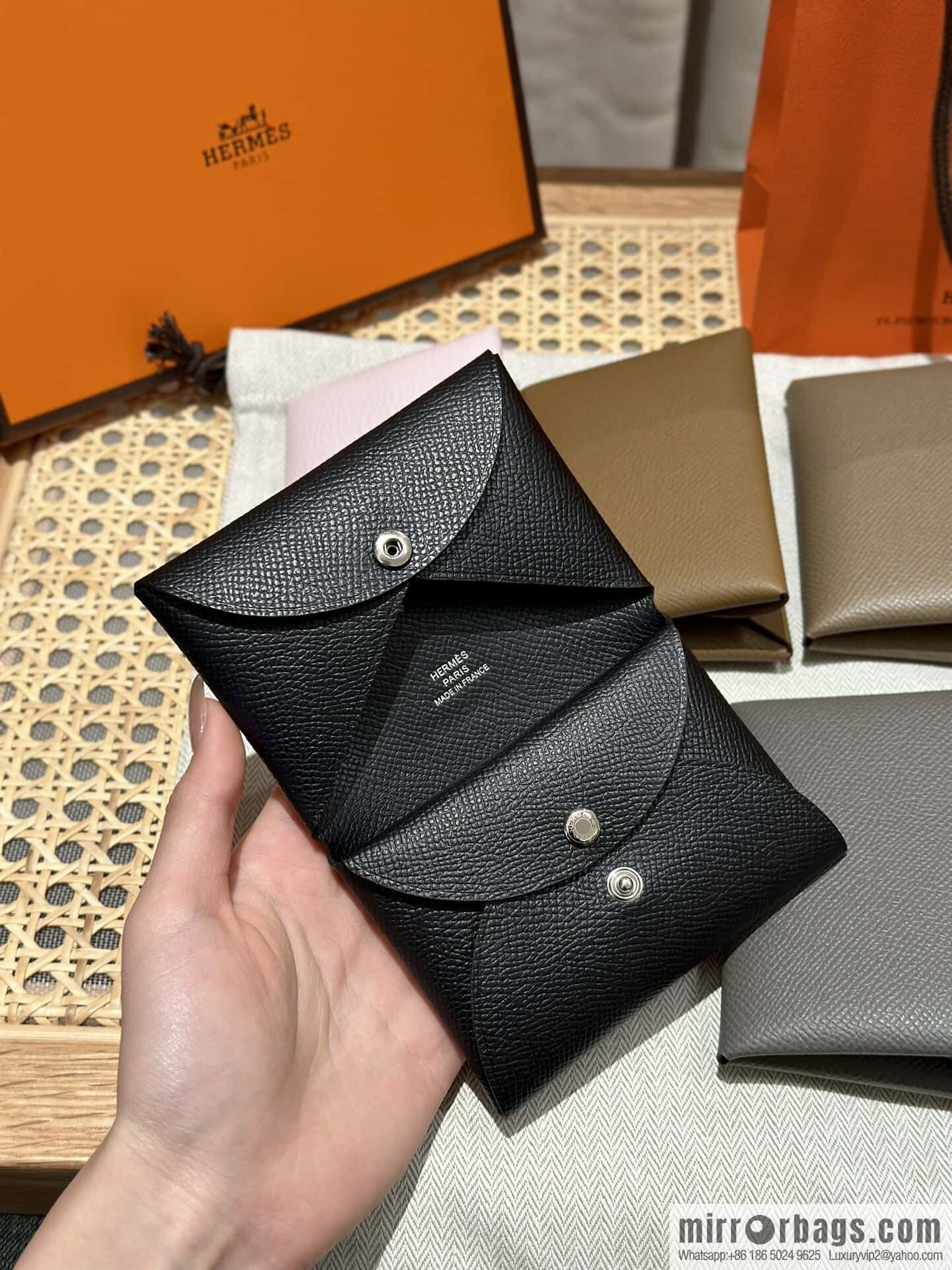 Calvi Duo short card bag, change bag, black, H044164CK18.