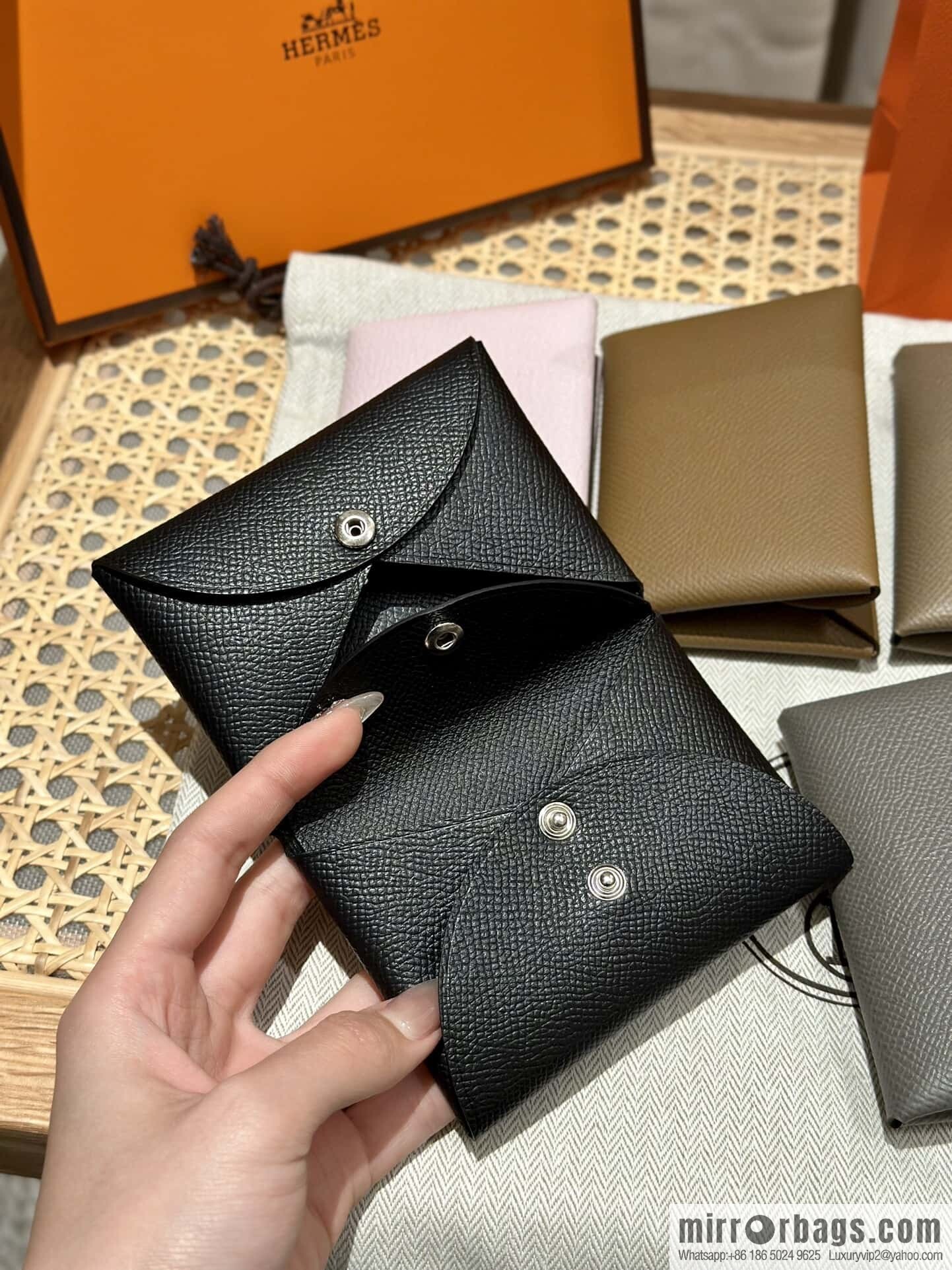 Calvi Duo short card bag, change bag, black, H044164CK18.