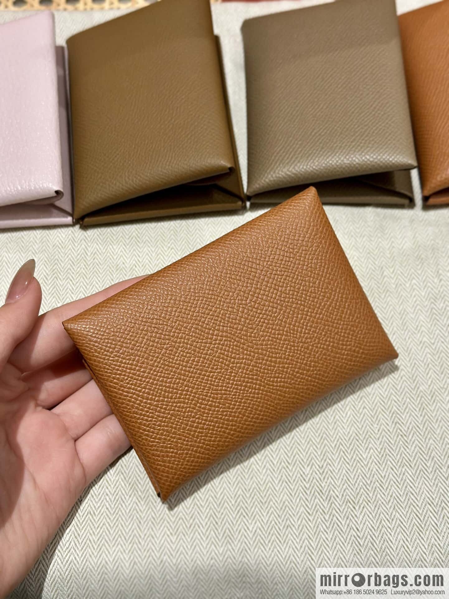 Calvi card bag H083674CKI2 change bag, gold brown.