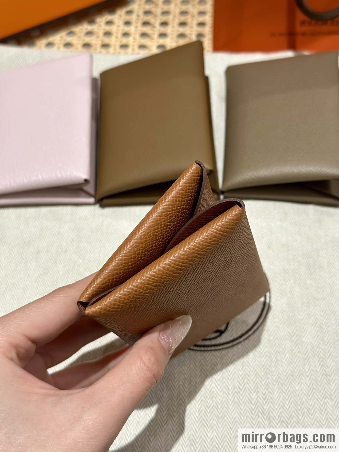 Calvi card bag H083674CKI2 change bag, gold brown.