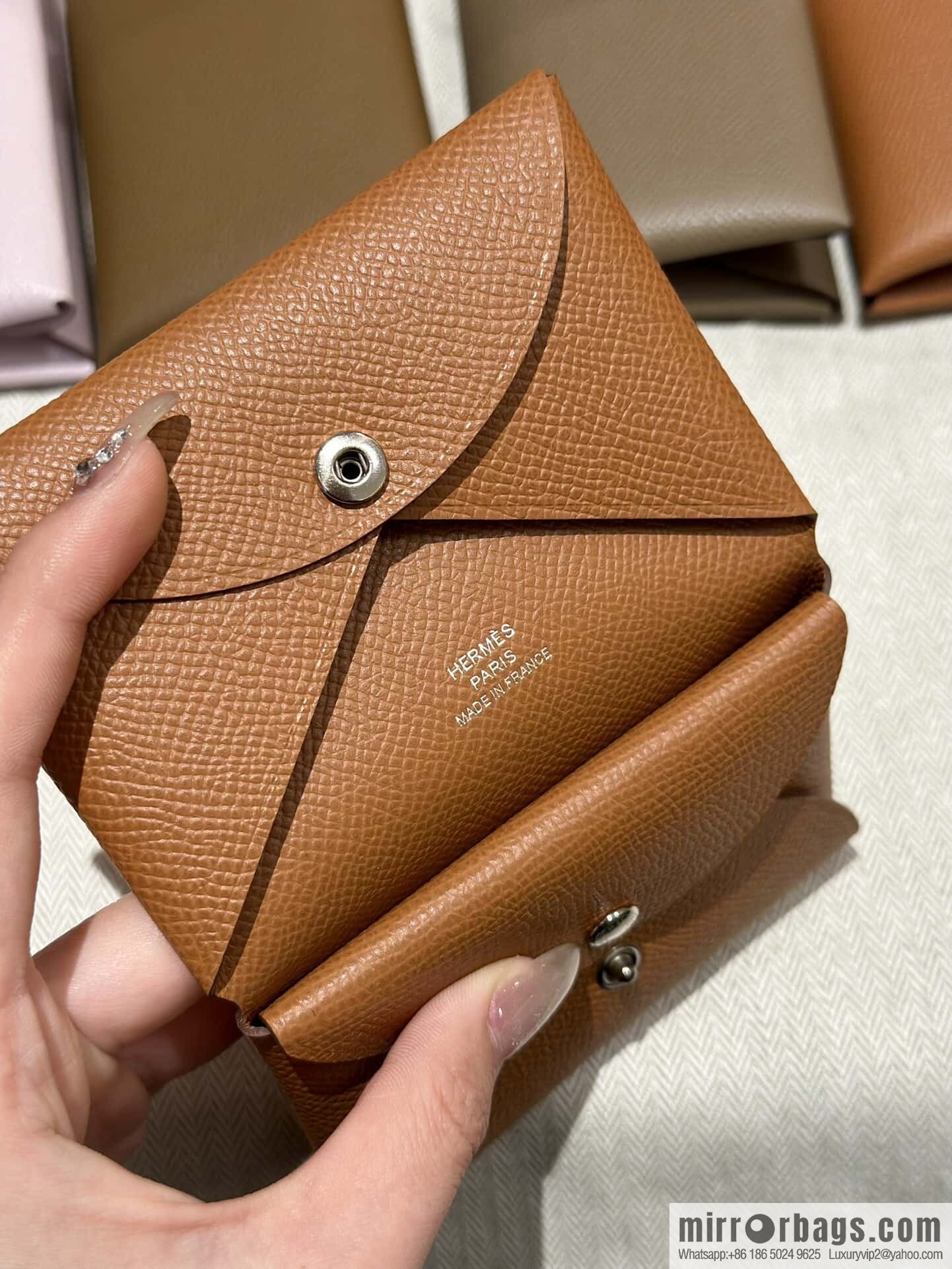 Calvi card bag H083674CKI2 change bag, gold brown.