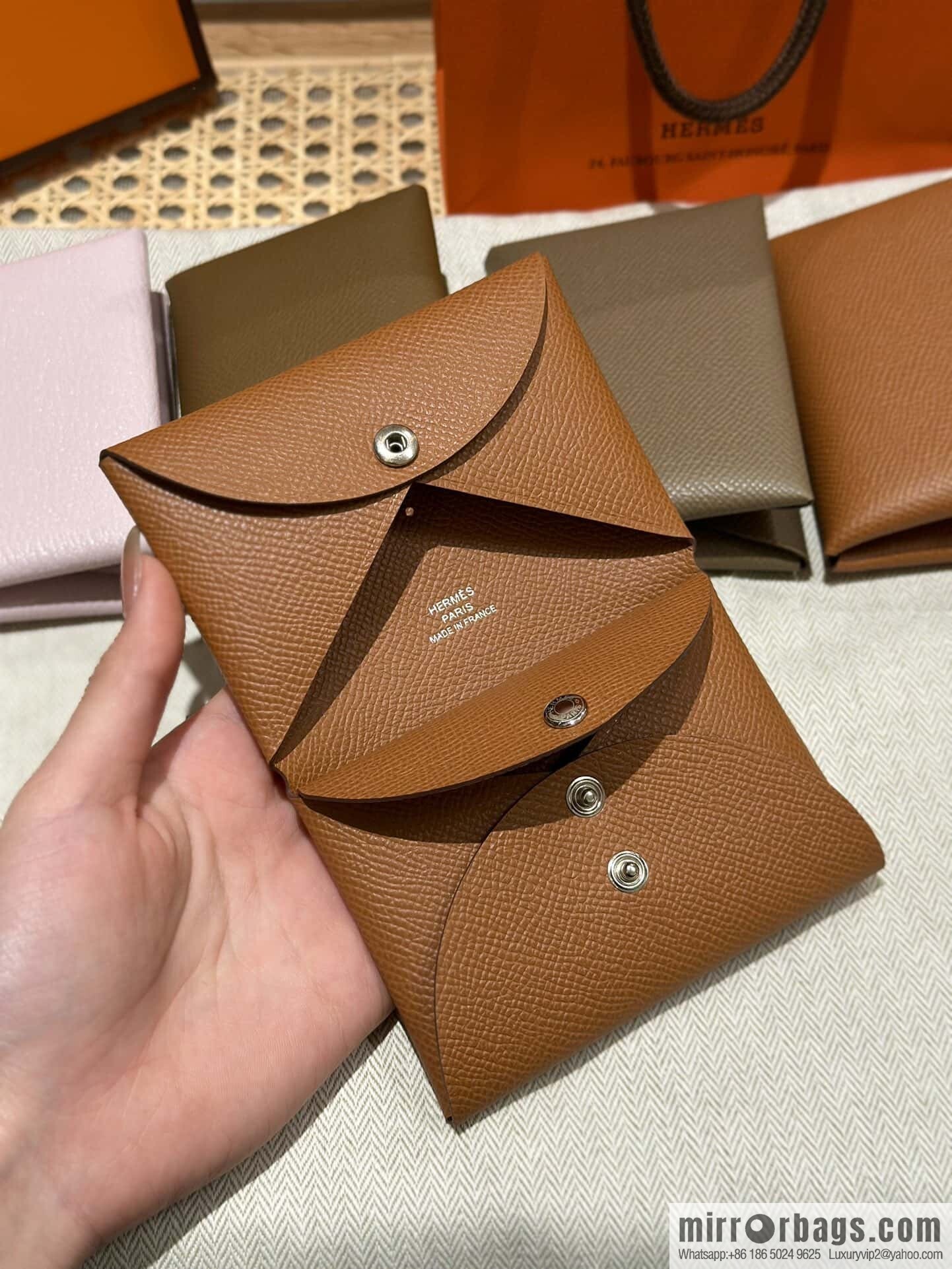 Calvi card bag H083674CKI2 change bag, gold brown.