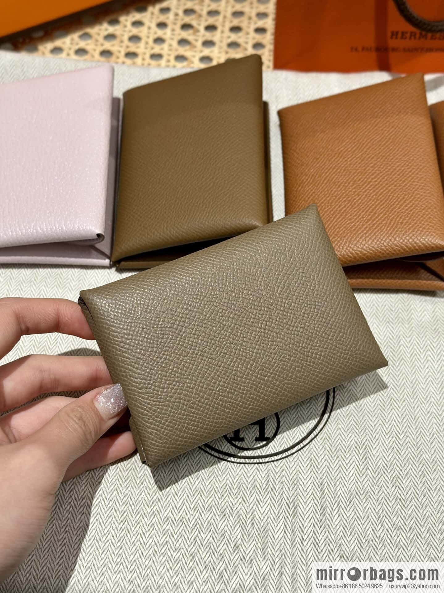 Calvi card bag H083674CKI2 change bag, elephant gray.