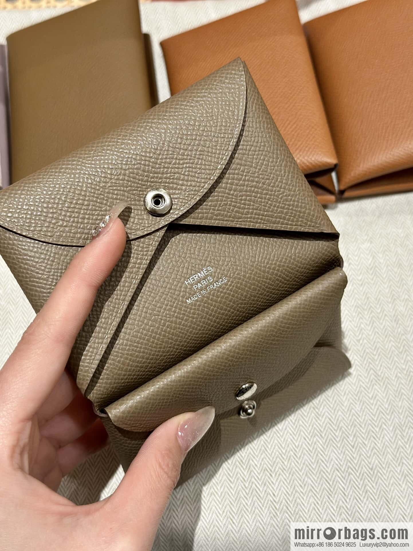 Calvi card bag H083674CKI2 change bag, elephant gray.