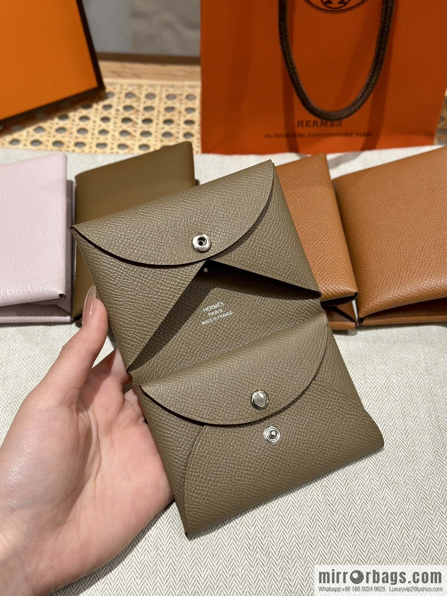 Calvi card bag H083674CKI2 change bag, elephant gray.