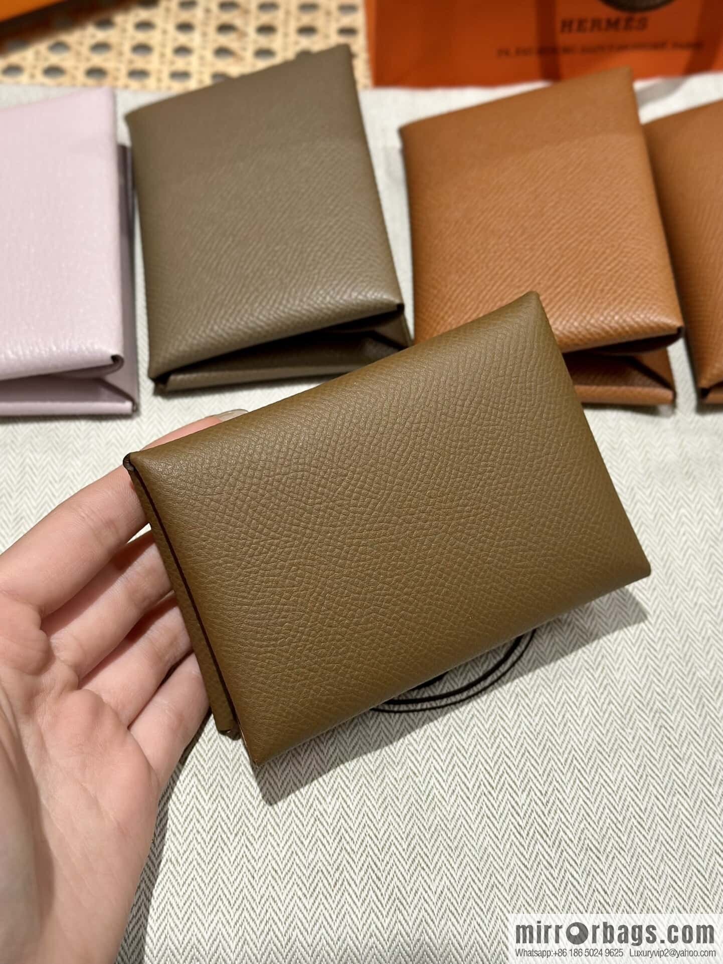 Calvi card bag H083674CKI2 change bag, chestnut cookie color