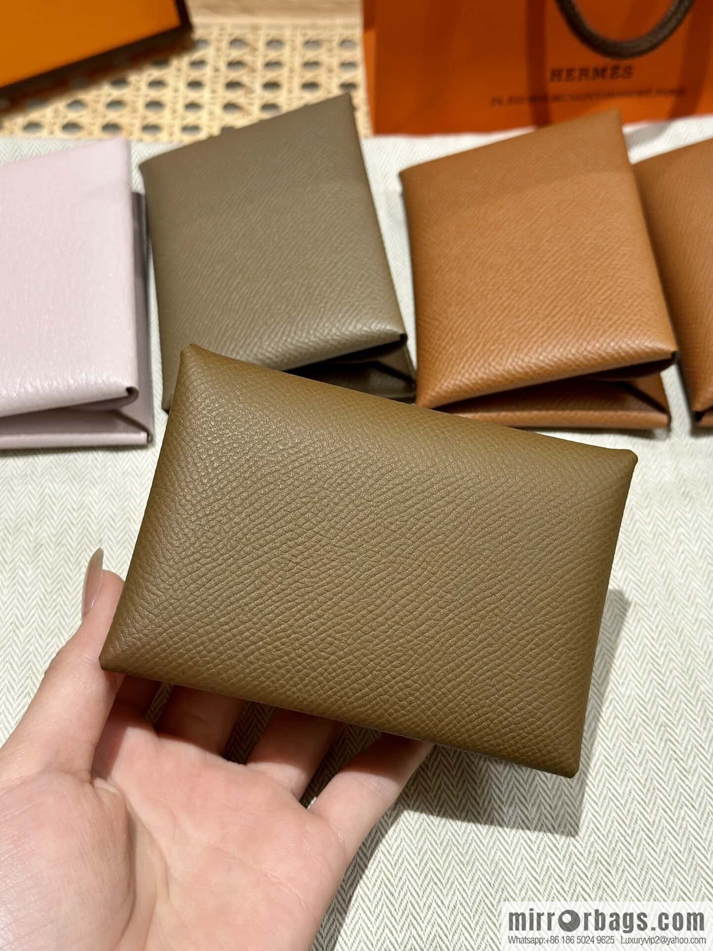 Calvi card bag H083674CKI2 change bag, chestnut cookie color