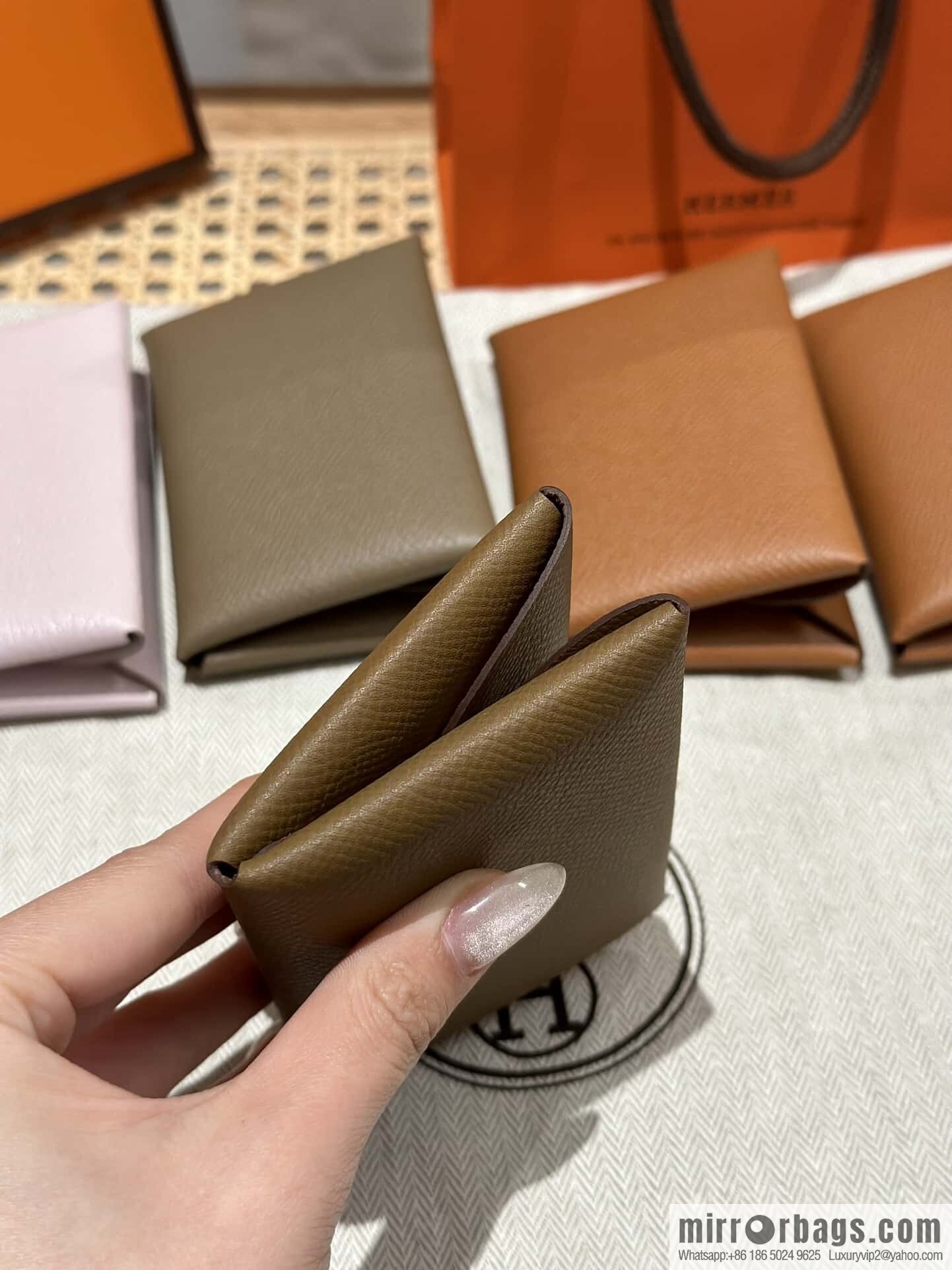 Calvi card bag H083674CKI2 change bag, chestnut cookie color