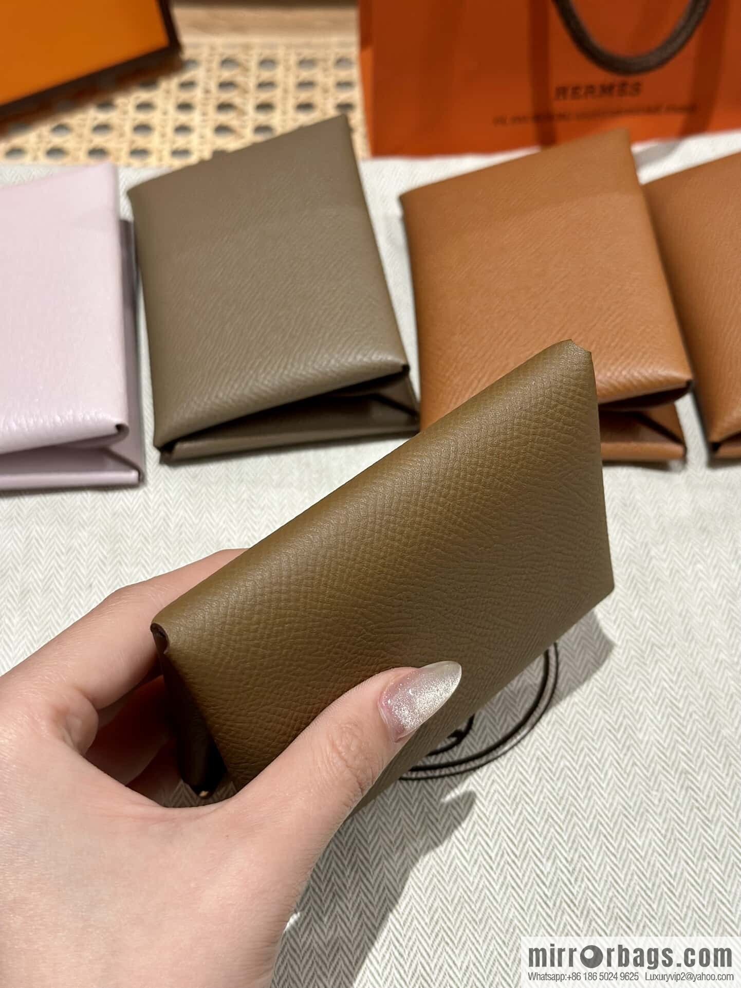 Calvi card bag H083674CKI2 change bag, chestnut cookie color