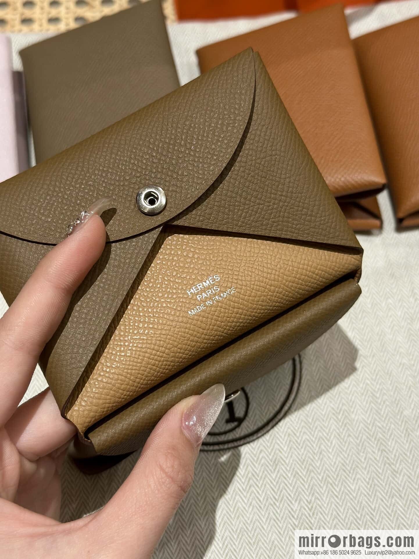 Calvi card bag H083674CKI2 change bag, chestnut cookie color