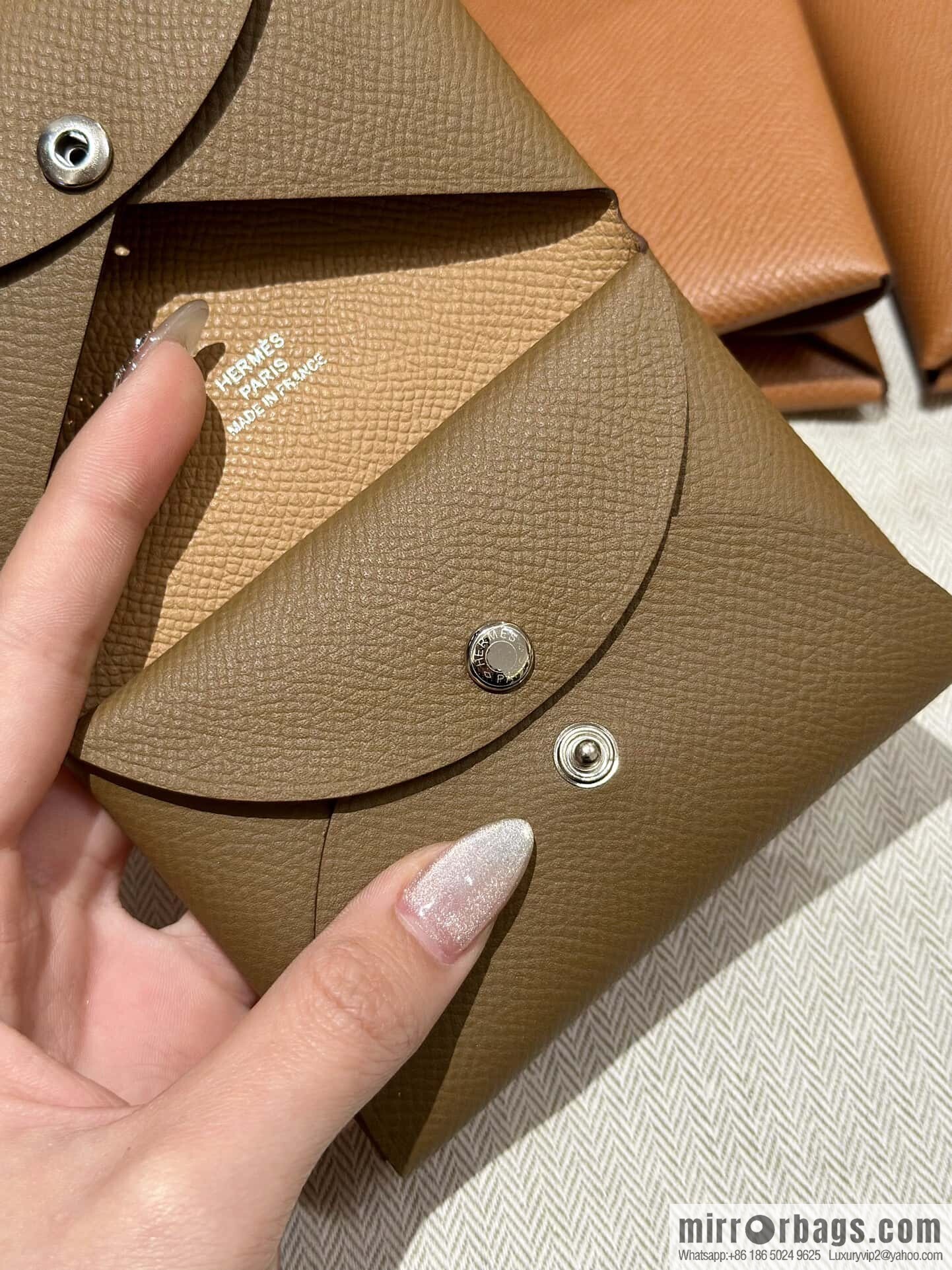 Calvi card bag H083674CKI2 change bag, chestnut cookie color