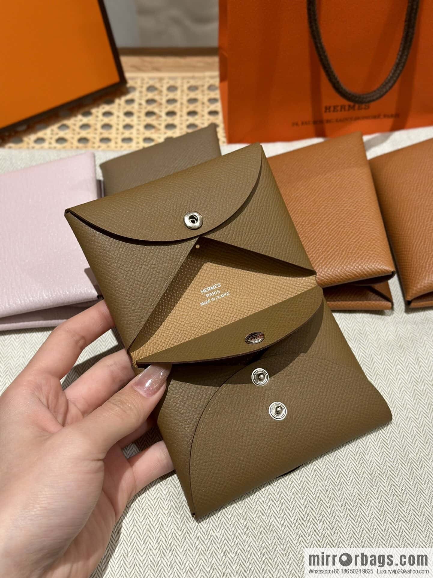 Calvi card bag H083674CKI2 change bag, chestnut cookie color