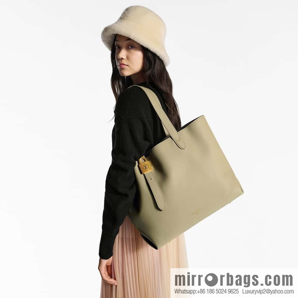 LV M25343 Low Key Cabas MM