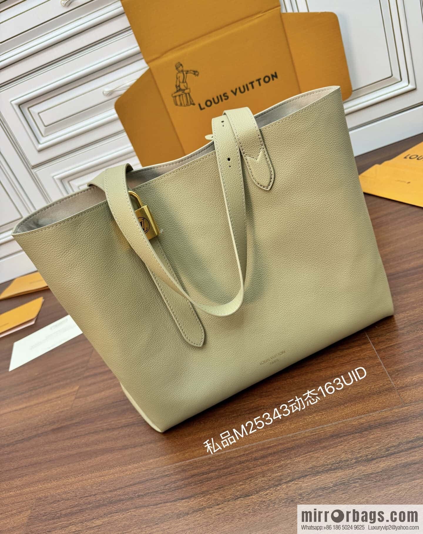 LV M25343 Low Key Cabas MM