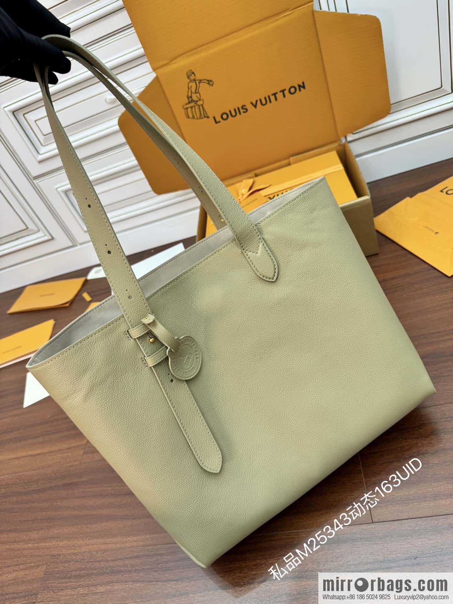 LV M25343 Low Key Cabas MM