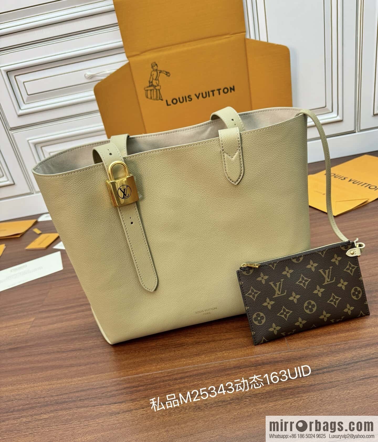 LV M25343 Low Key Cabas MM