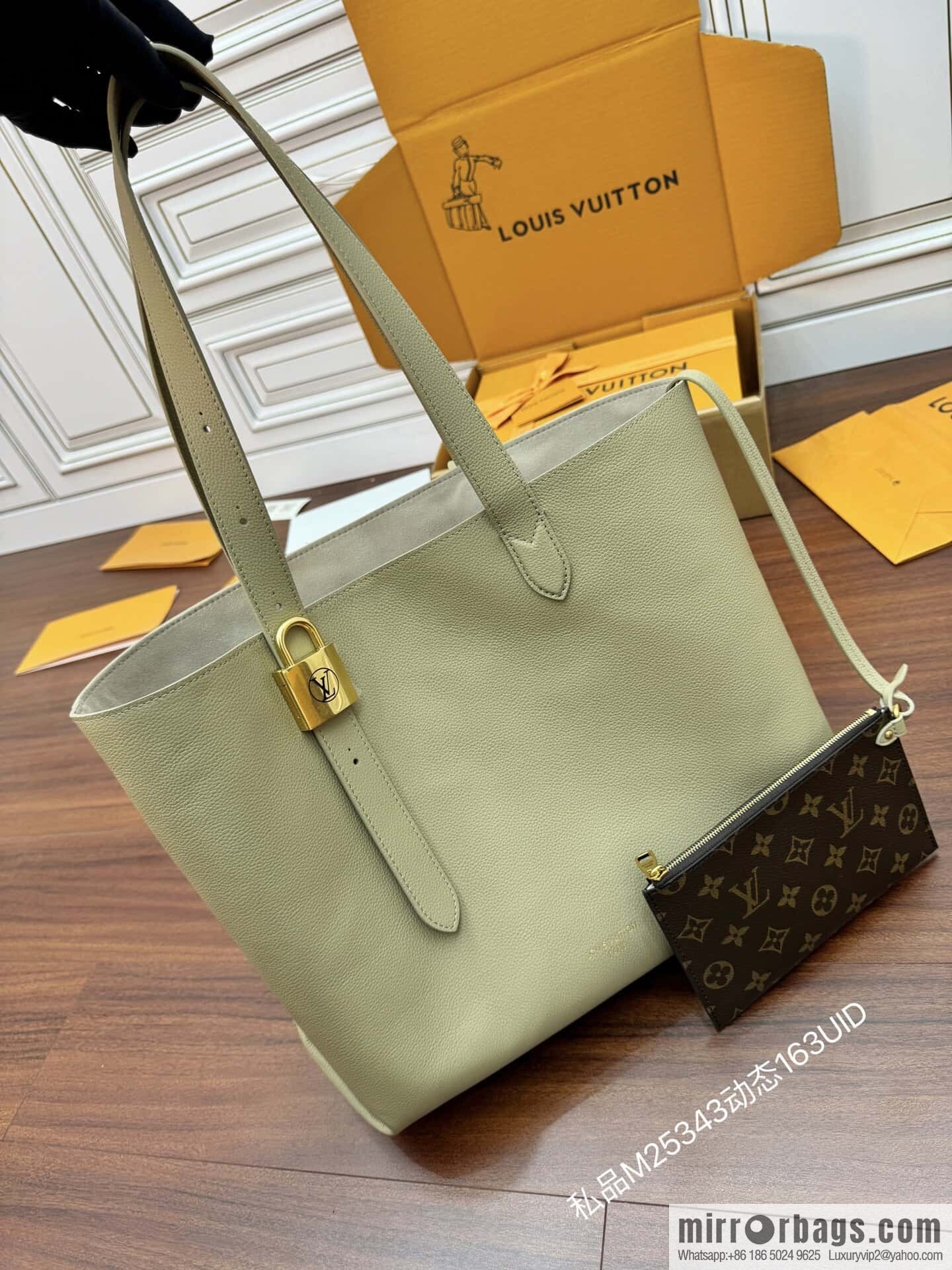 LV M25343 Low Key Cabas MM