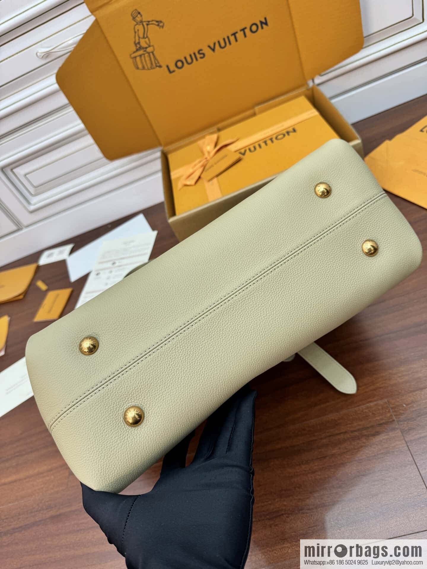 LV M25343 Low Key Cabas MM