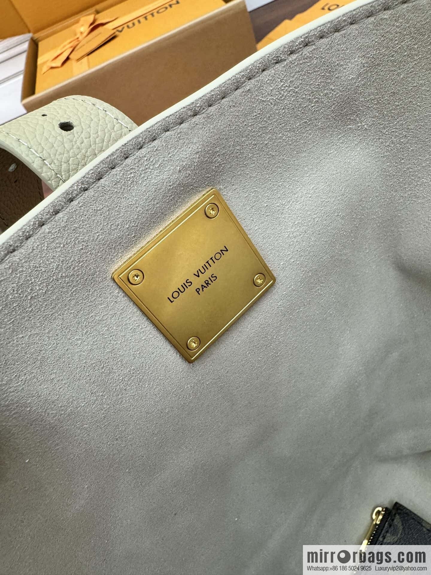 LV M25343 Low Key Cabas MM