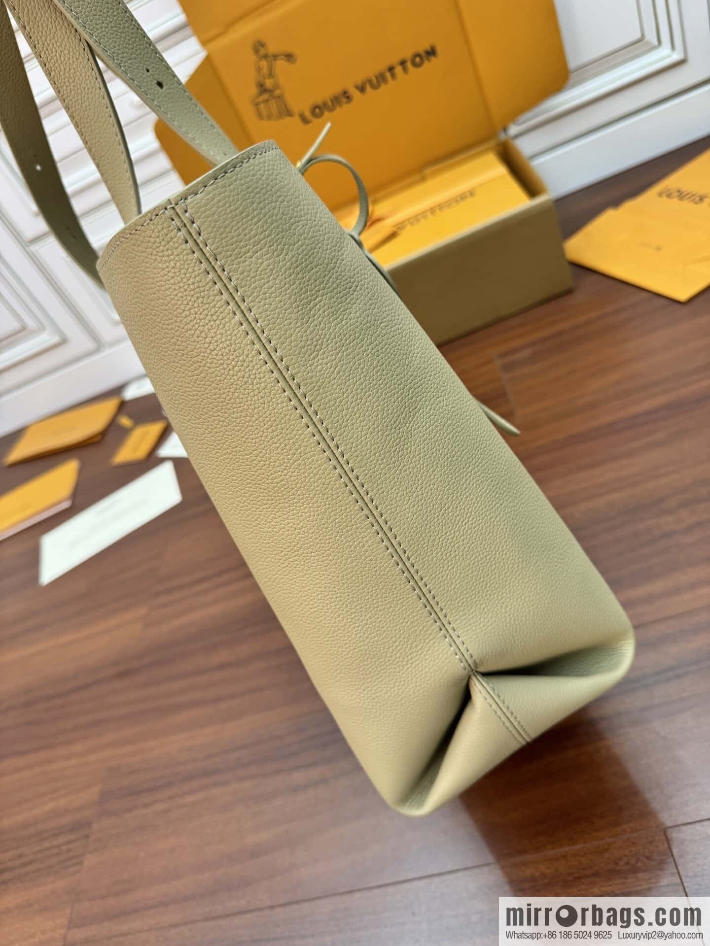LV M25343 Low Key Cabas MM
