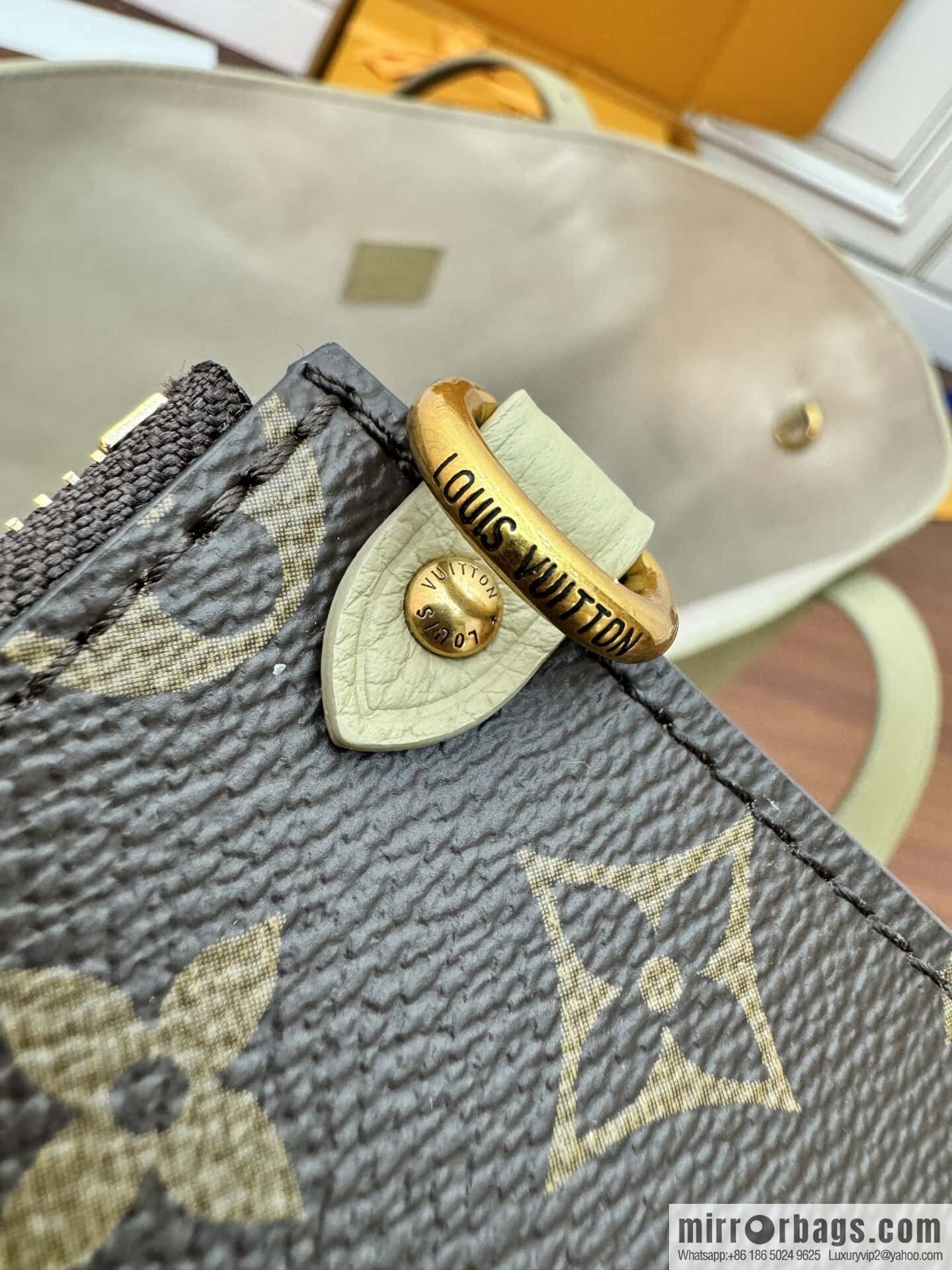 LV M25343 Low Key Cabas MM