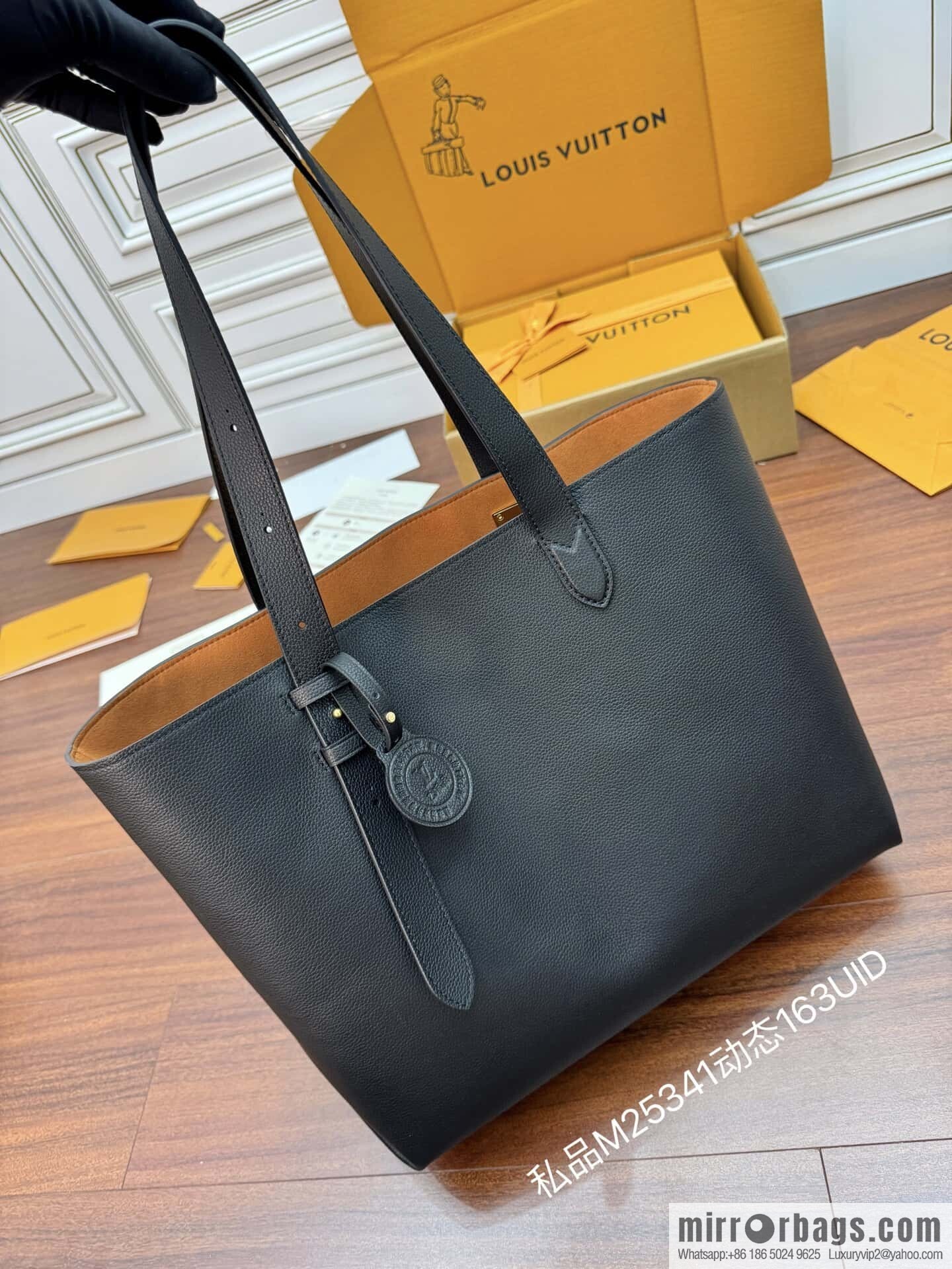 LV M25341 Low Key Cabas MM