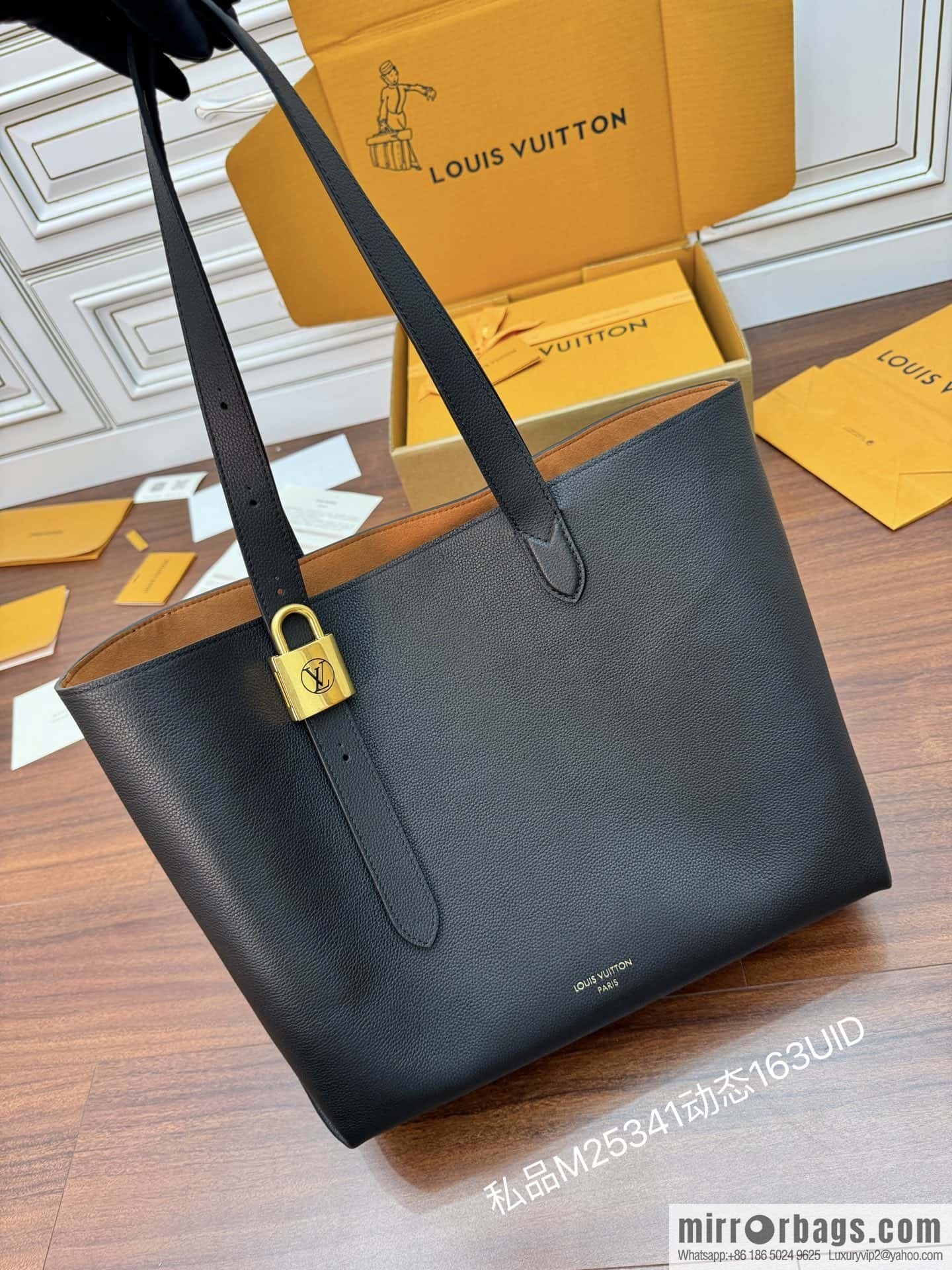 LV M25341 Low Key Cabas MM