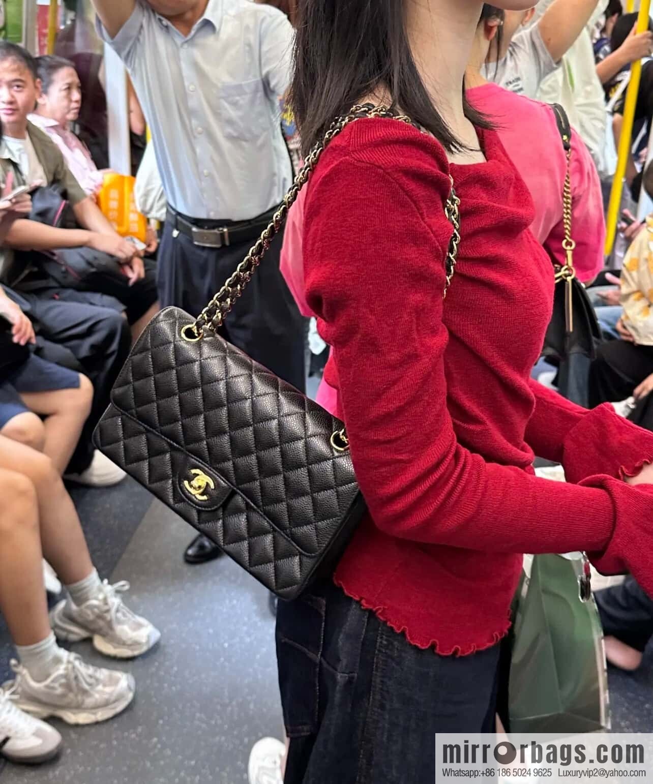 ℂ𝔽 𝗖𝗹𝗮𝘀𝘀𝗶𝗰 𝗙𝗹𝗮𝗽 | Original Litchi Pattern 🐂 Medium, Black Gold 🖤 A01112