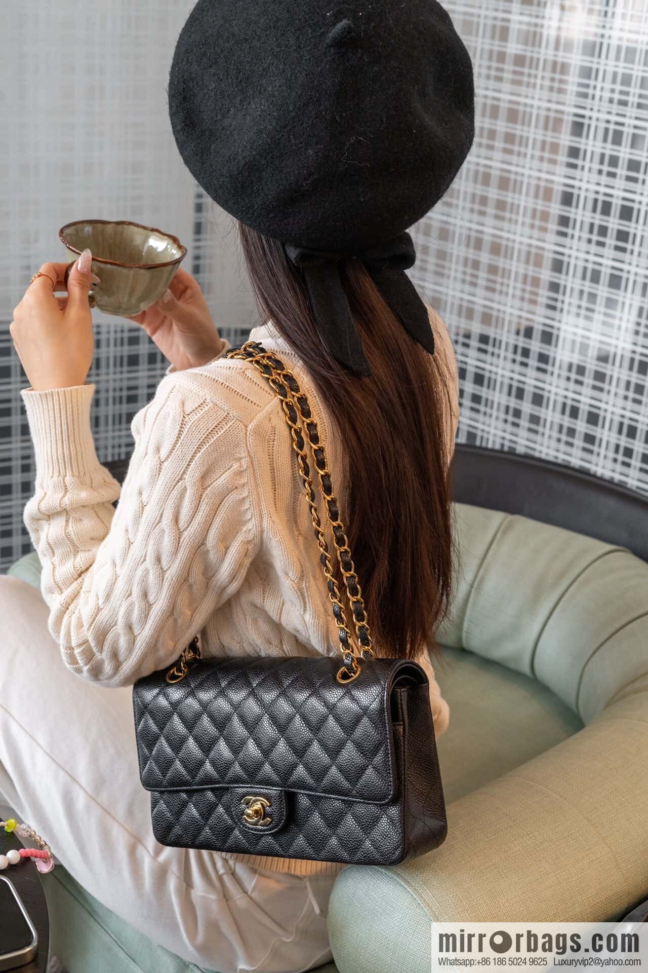 ℂ𝔽 𝗖𝗹𝗮𝘀𝘀𝗶𝗰 𝗙𝗹𝗮𝗽 | Original Litchi Pattern 🐂 Medium, Black Gold 🖤 A01112