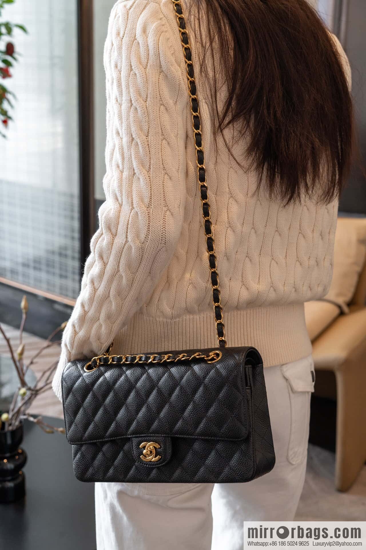 ℂ𝔽 𝗖𝗹𝗮𝘀𝘀𝗶𝗰 𝗙𝗹𝗮𝗽 | Original Litchi Pattern 🐂 Medium, Black Gold 🖤 A01112