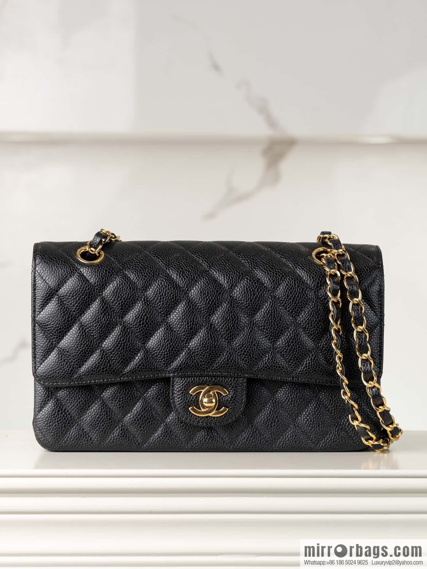 ℂ𝔽 𝗖𝗹𝗮𝘀𝘀𝗶𝗰 𝗙𝗹𝗮𝗽 | Original Litchi Pattern 🐂 Medium, Black Gold 🖤 A01112