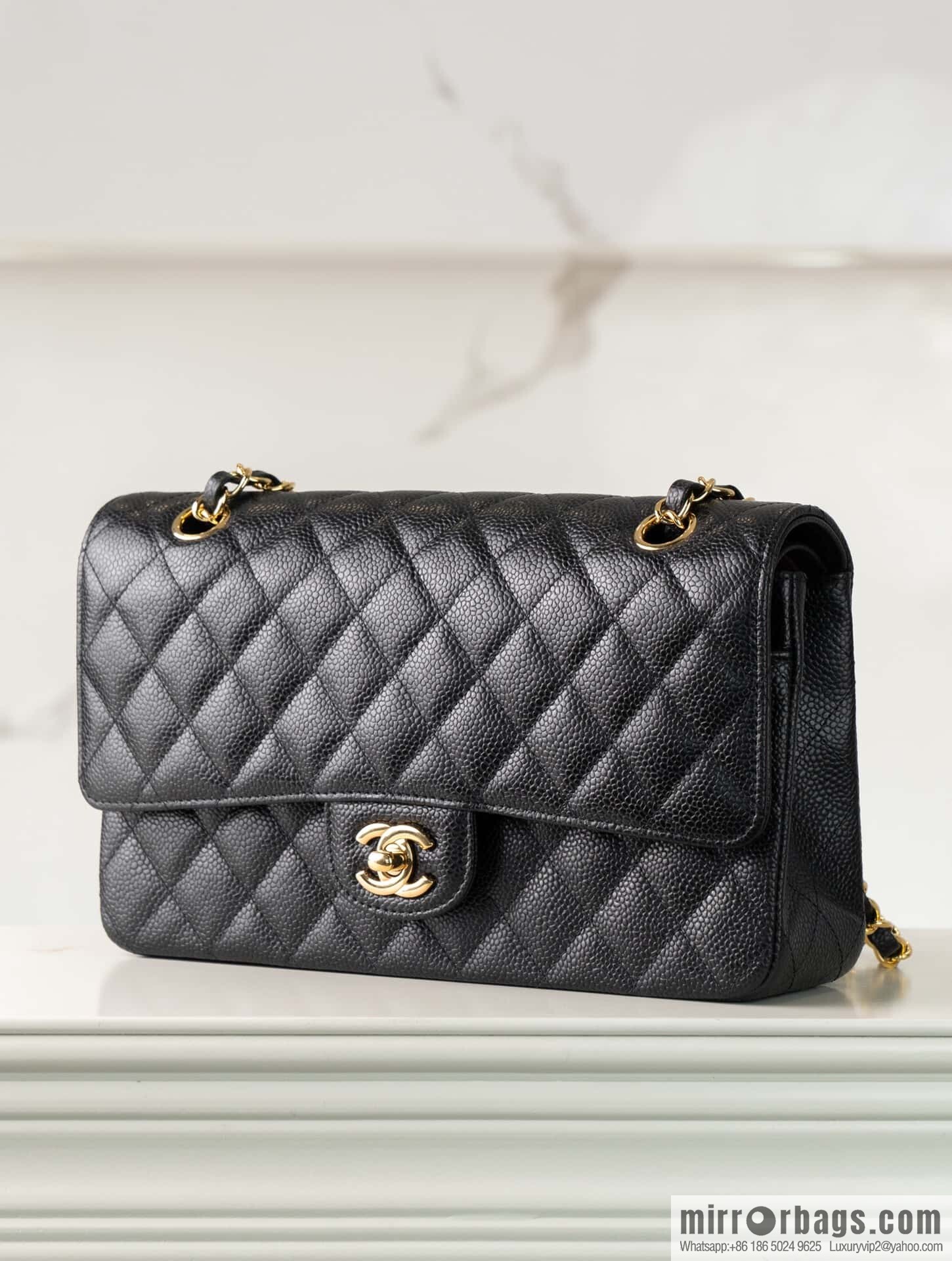 ℂ𝔽 𝗖𝗹𝗮𝘀𝘀𝗶𝗰 𝗙𝗹𝗮𝗽 | Original Litchi Pattern 🐂 Medium, Black Gold 🖤 A01112