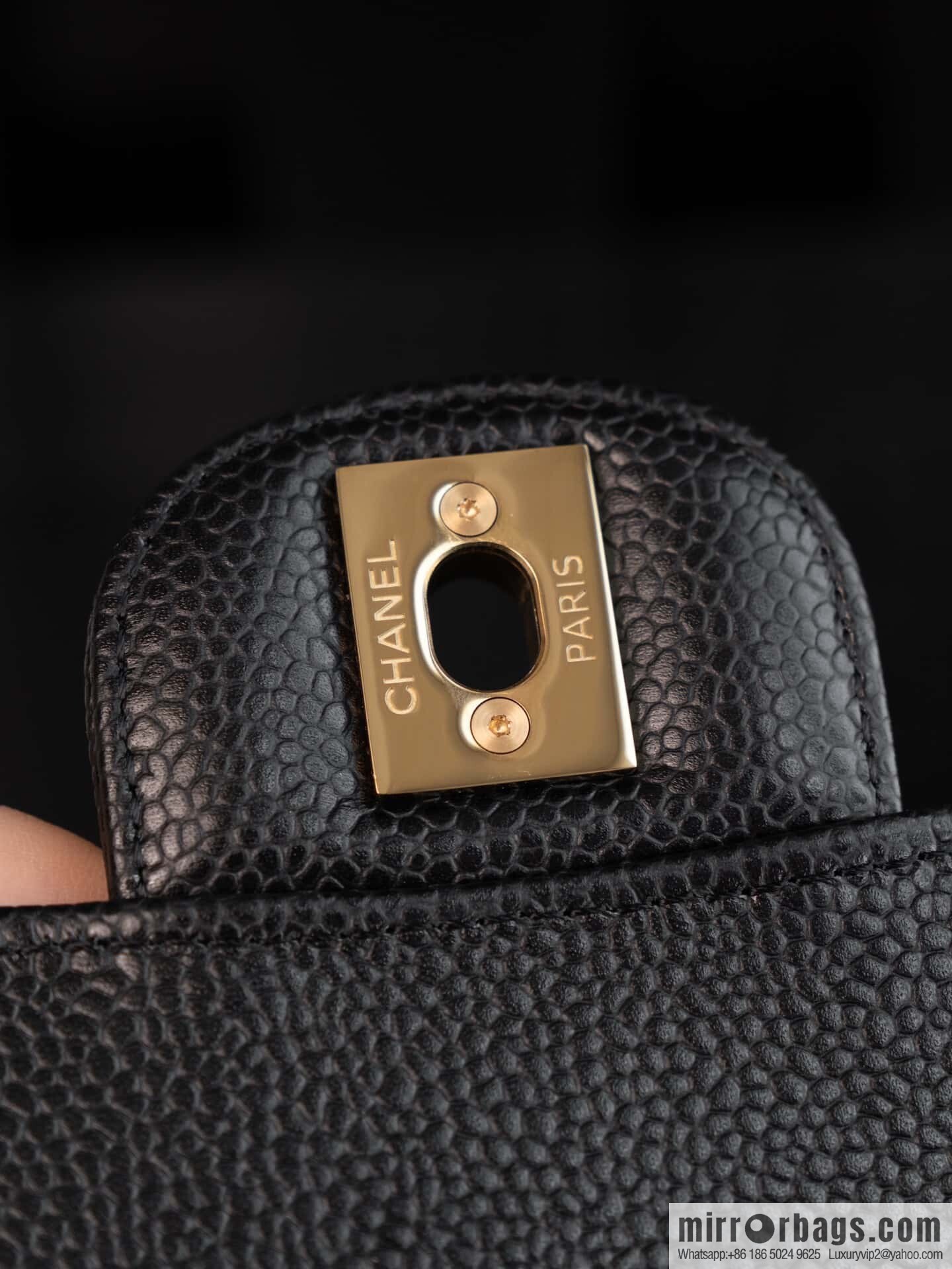 ℂ𝔽 𝗖𝗹𝗮𝘀𝘀𝗶𝗰 𝗙𝗹𝗮𝗽 | Original Litchi Pattern 🐂 Medium, Black Gold 🖤 A01112