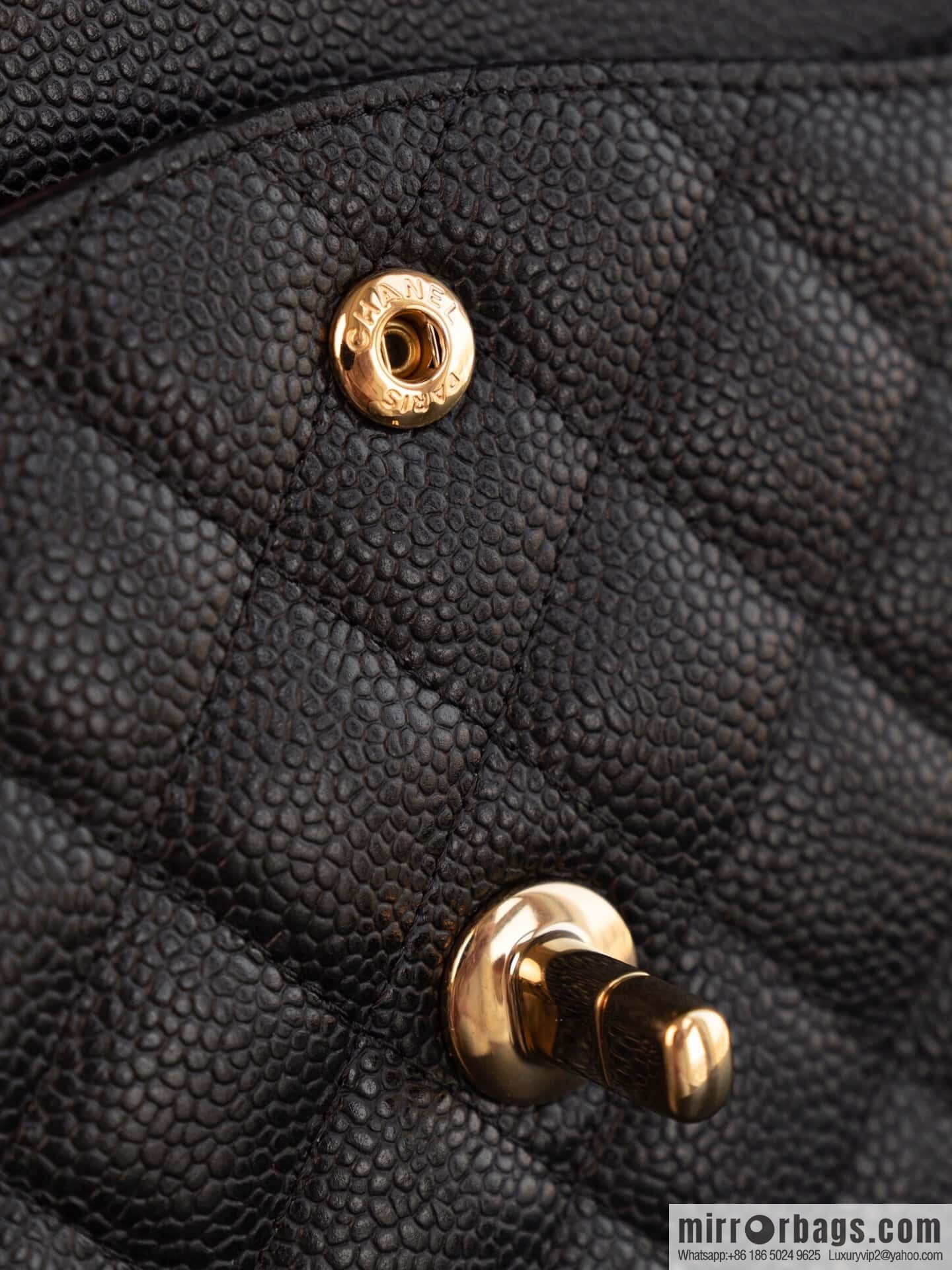 ℂ𝔽 𝗖𝗹𝗮𝘀𝘀𝗶𝗰 𝗙𝗹𝗮𝗽 | Original Litchi Pattern 🐂 Medium, Black Gold 🖤 A01112