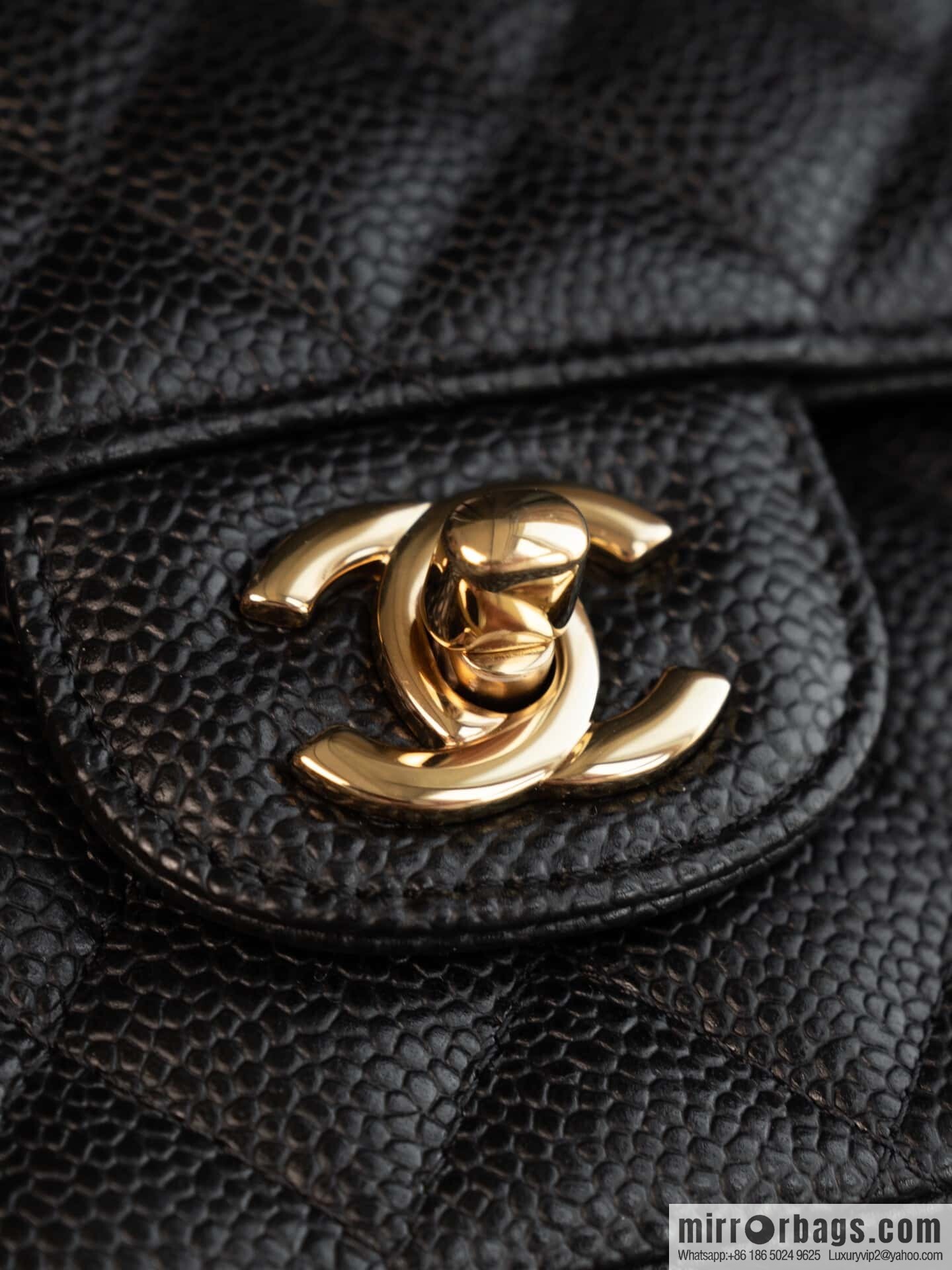 ℂ𝔽 𝗖𝗹𝗮𝘀𝘀𝗶𝗰 𝗙𝗹𝗮𝗽 | Original Litchi Pattern 🐂 Medium, Black Gold 🖤 A01112