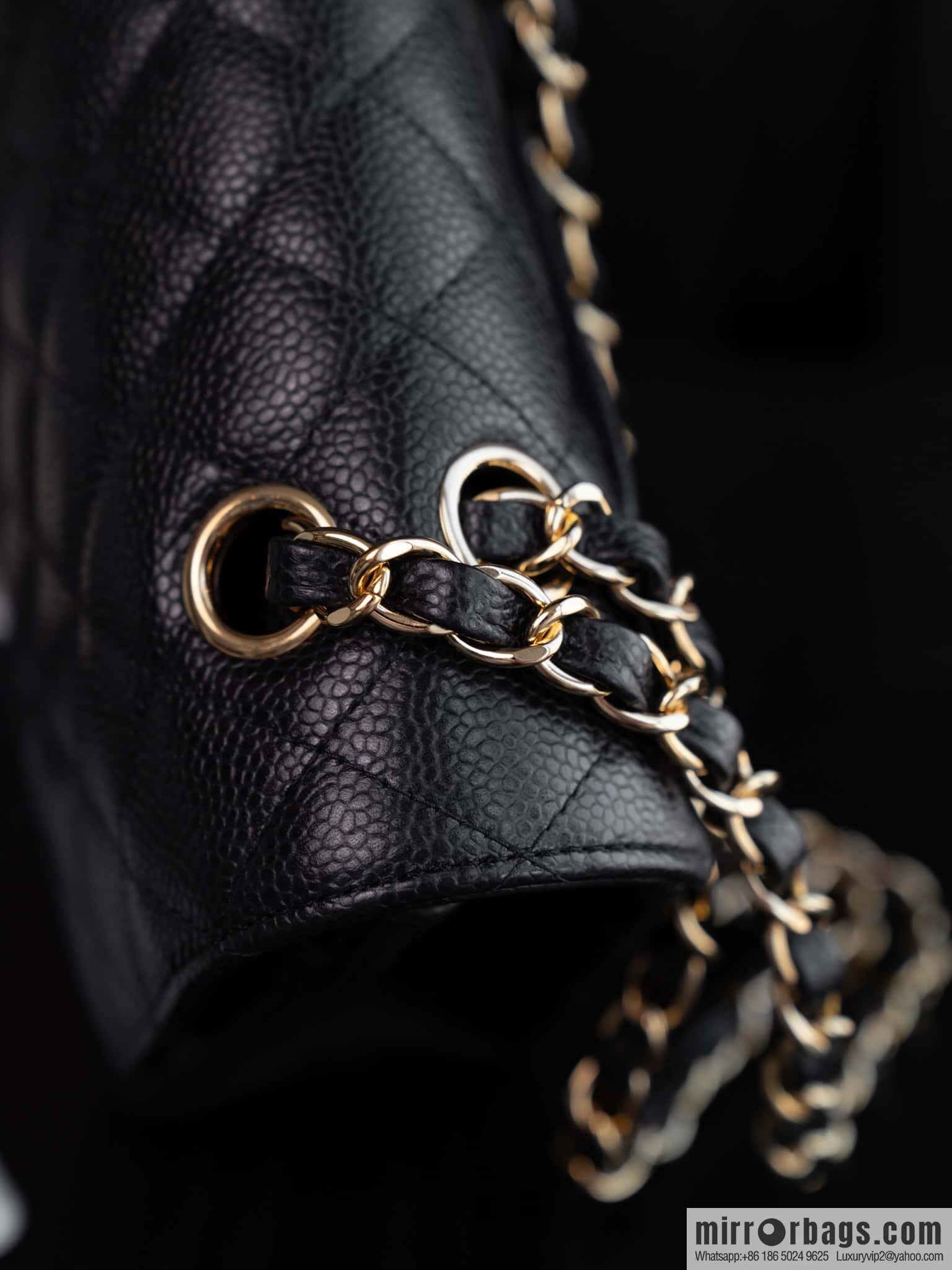 ℂ𝔽 𝗖𝗹𝗮𝘀𝘀𝗶𝗰 𝗙𝗹𝗮𝗽 | Original Litchi Pattern 🐂 Medium, Black Gold 🖤 A01112