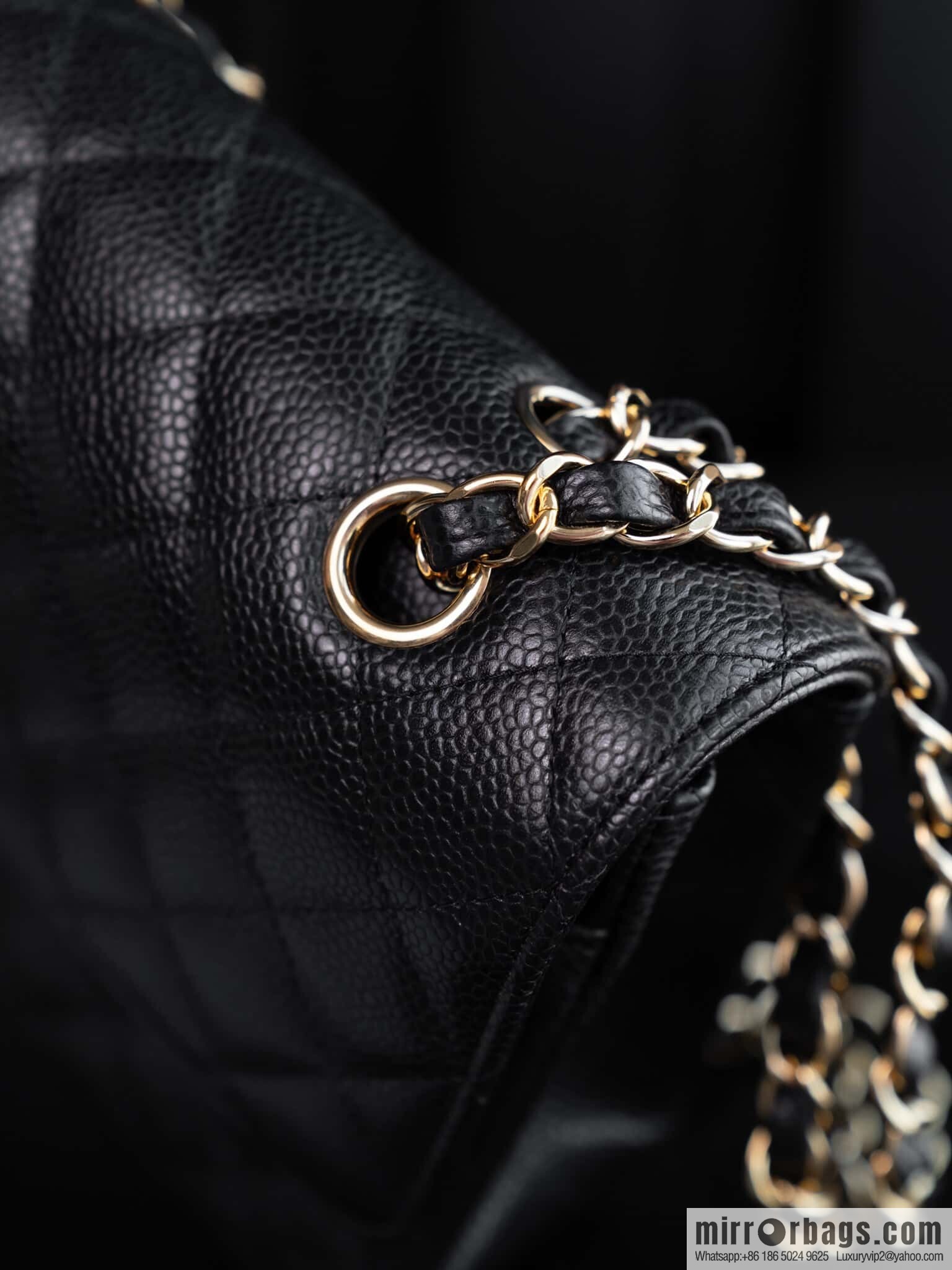 ℂ𝔽 𝗖𝗹𝗮𝘀𝘀𝗶𝗰 𝗙𝗹𝗮𝗽 | Original Litchi Pattern 🐂 Medium, Black Gold 🖤 A01112