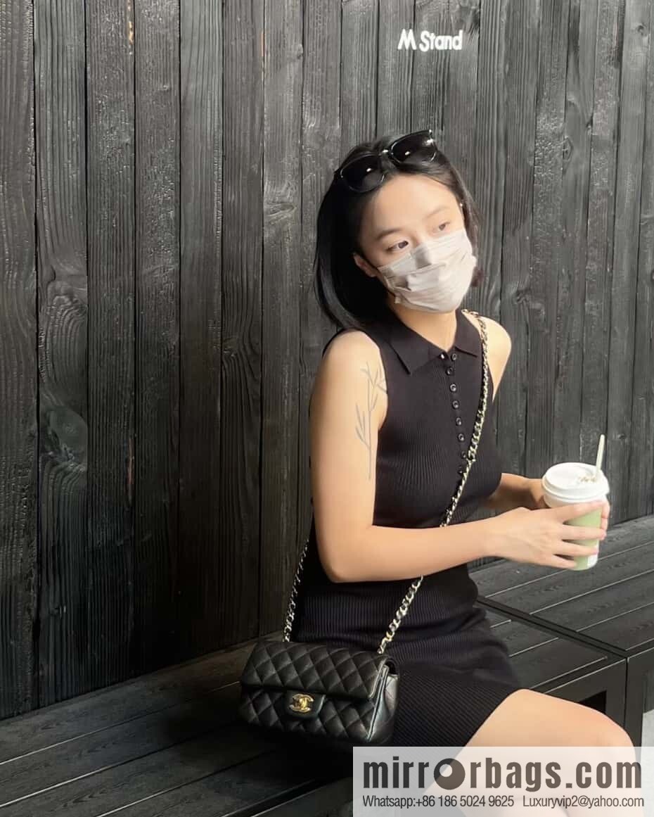 ℂ𝔽 𝗖𝗹𝗮𝘀𝘀𝗶𝗰 𝗙𝗹𝗮𝗽 | genuine leather litchi pattern black gold 🖤 A01116