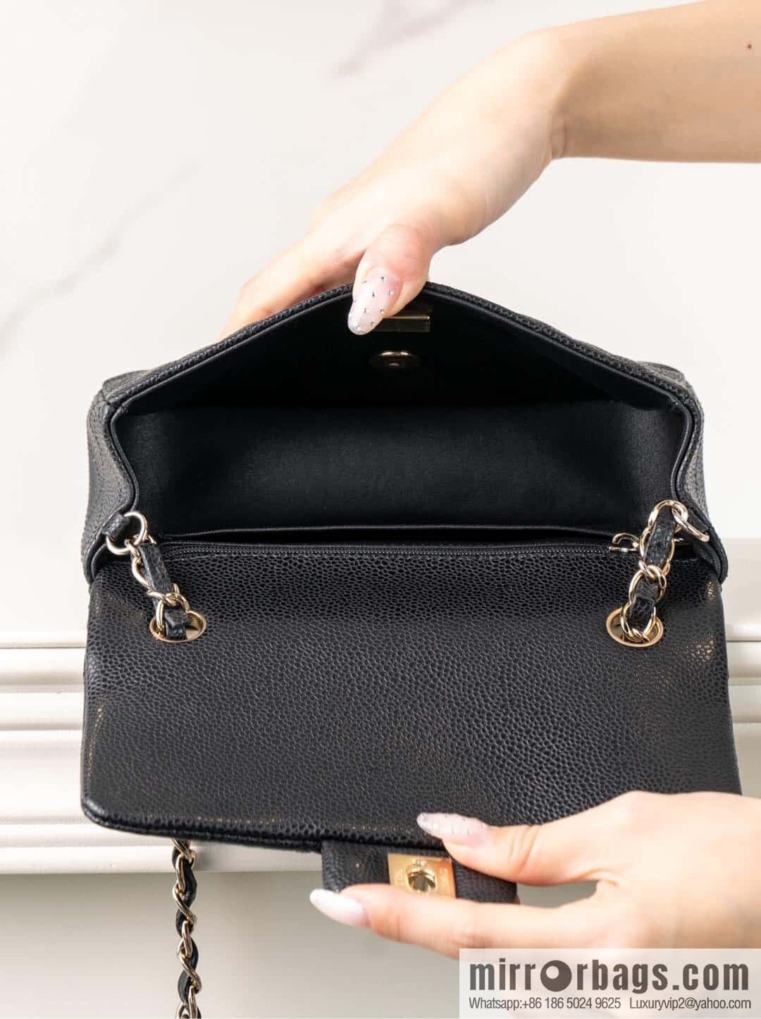 ℂ𝔽 𝗖𝗹𝗮𝘀𝘀𝗶𝗰 𝗙𝗹𝗮𝗽 | genuine leather litchi pattern black gold 🖤 A01116