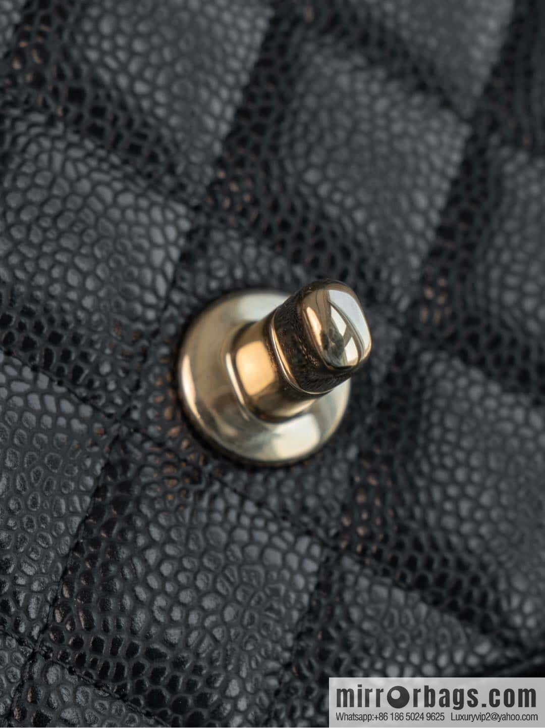 ℂ𝔽 𝗖𝗹𝗮𝘀𝘀𝗶𝗰 𝗙𝗹𝗮𝗽 | genuine leather litchi pattern black gold 🖤 A01116