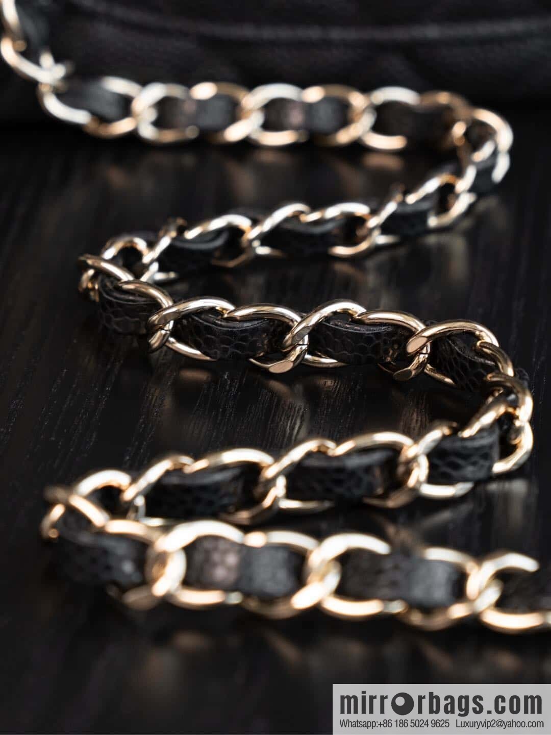 ℂ𝔽 𝗖𝗹𝗮𝘀𝘀𝗶𝗰 𝗙𝗹𝗮𝗽 | genuine leather litchi pattern black gold 🖤 A01116