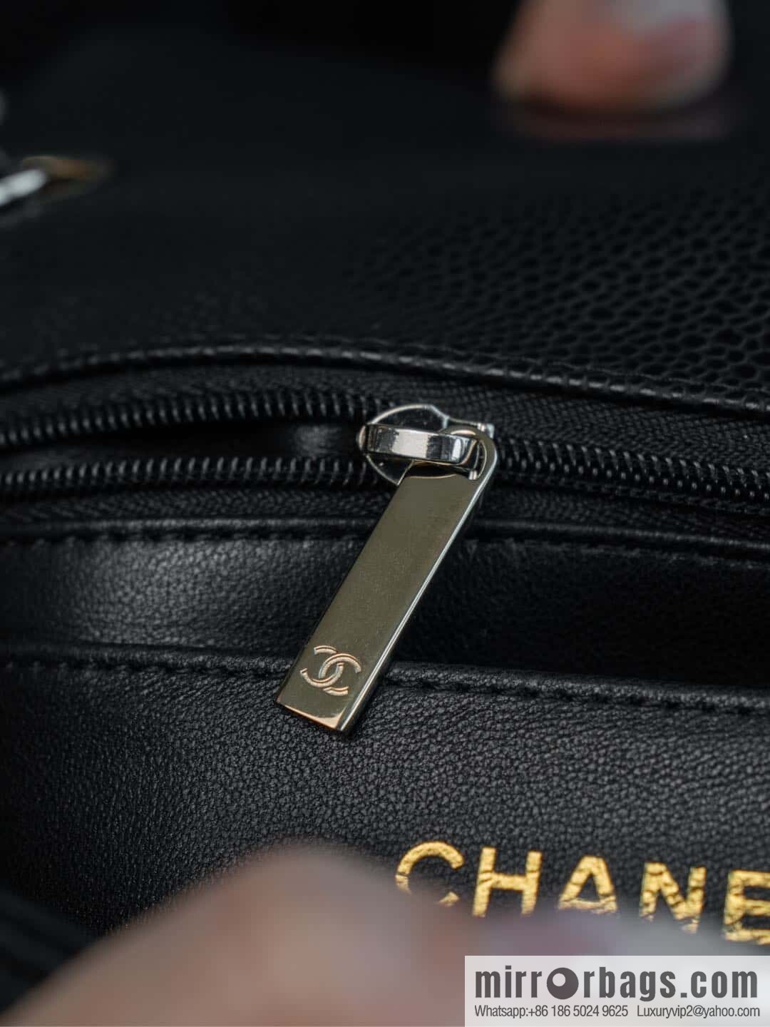 ℂ𝔽 𝗖𝗹𝗮𝘀𝘀𝗶𝗰 𝗙𝗹𝗮𝗽 | genuine leather litchi pattern black gold 🖤 A01116