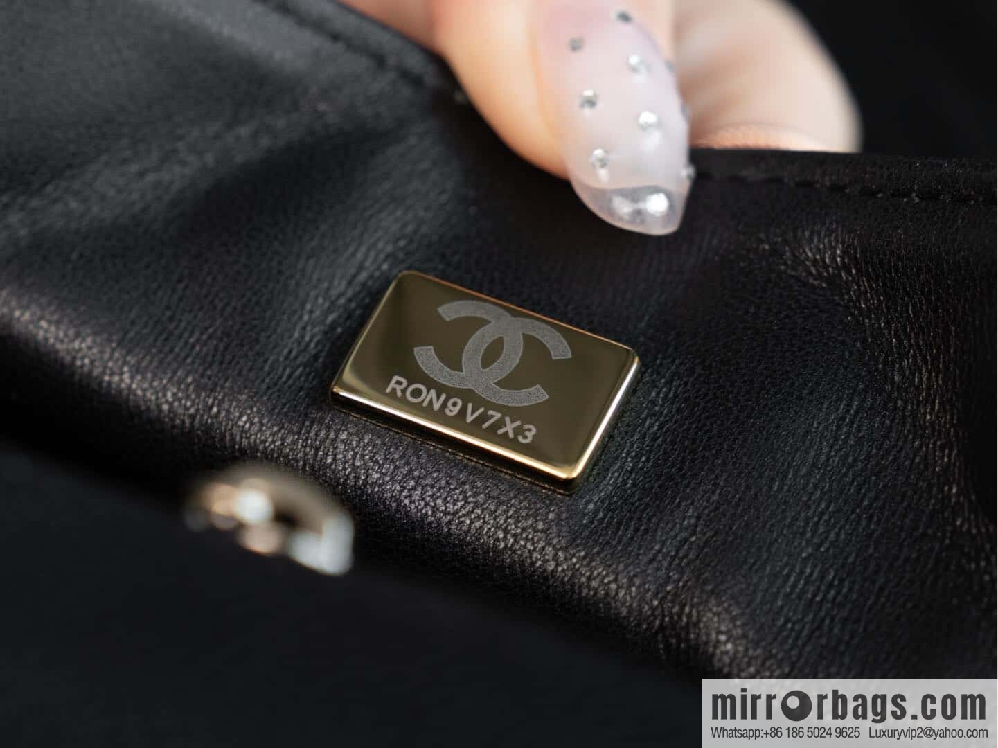 ℂ𝔽 𝗖𝗹𝗮𝘀𝘀𝗶𝗰 𝗙𝗹𝗮𝗽 | genuine leather litchi pattern black gold 🖤 A01116