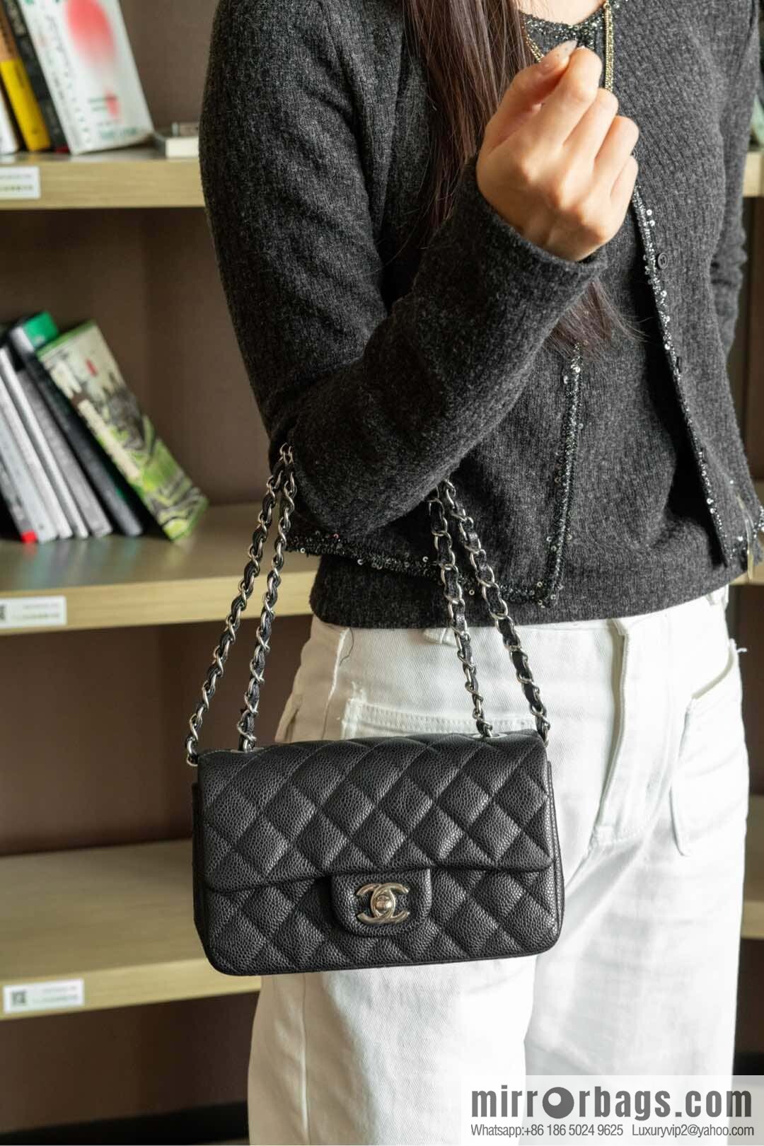 ℂ𝔽 𝗖𝗹𝗮𝘀𝘀𝗶𝗰 𝗙𝗹𝗮𝗽 | genuine leather litchi pattern black silver 🖤 A01116