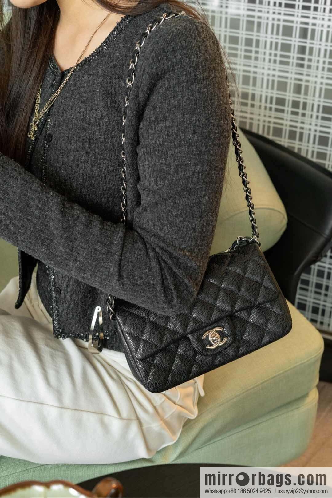 ℂ𝔽 𝗖𝗹𝗮𝘀𝘀𝗶𝗰 𝗙𝗹𝗮𝗽 | genuine leather litchi pattern black silver 🖤 A01116