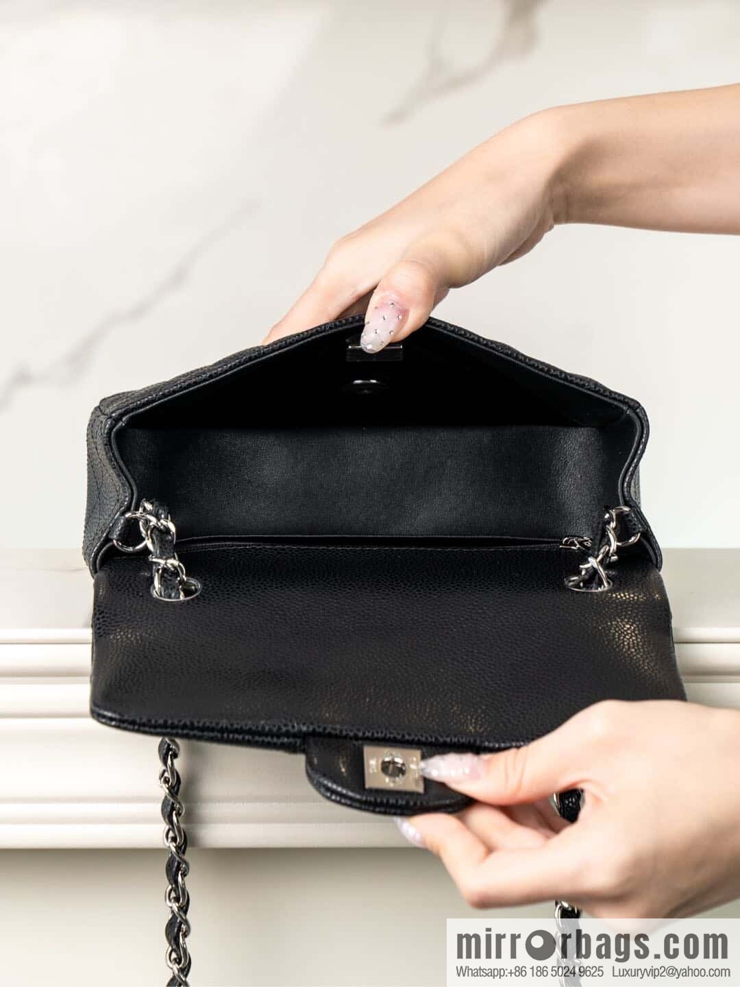 ℂ𝔽 𝗖𝗹𝗮𝘀𝘀𝗶𝗰 𝗙𝗹𝗮𝗽 | genuine leather litchi pattern black silver 🖤 A01116